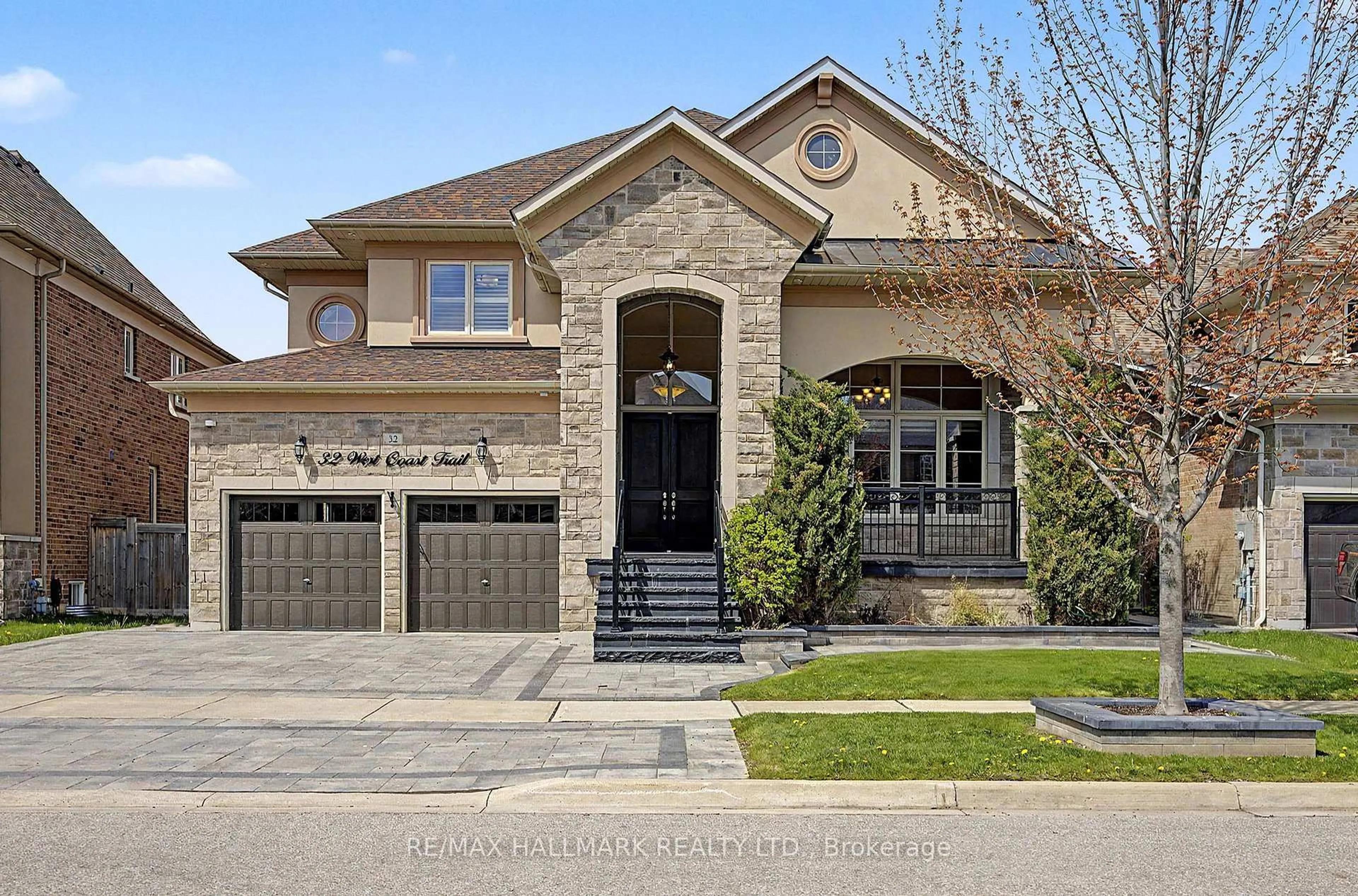 Home with brick exterior material, street for 32 West Coast Tr, King Ontario L7B 0A4