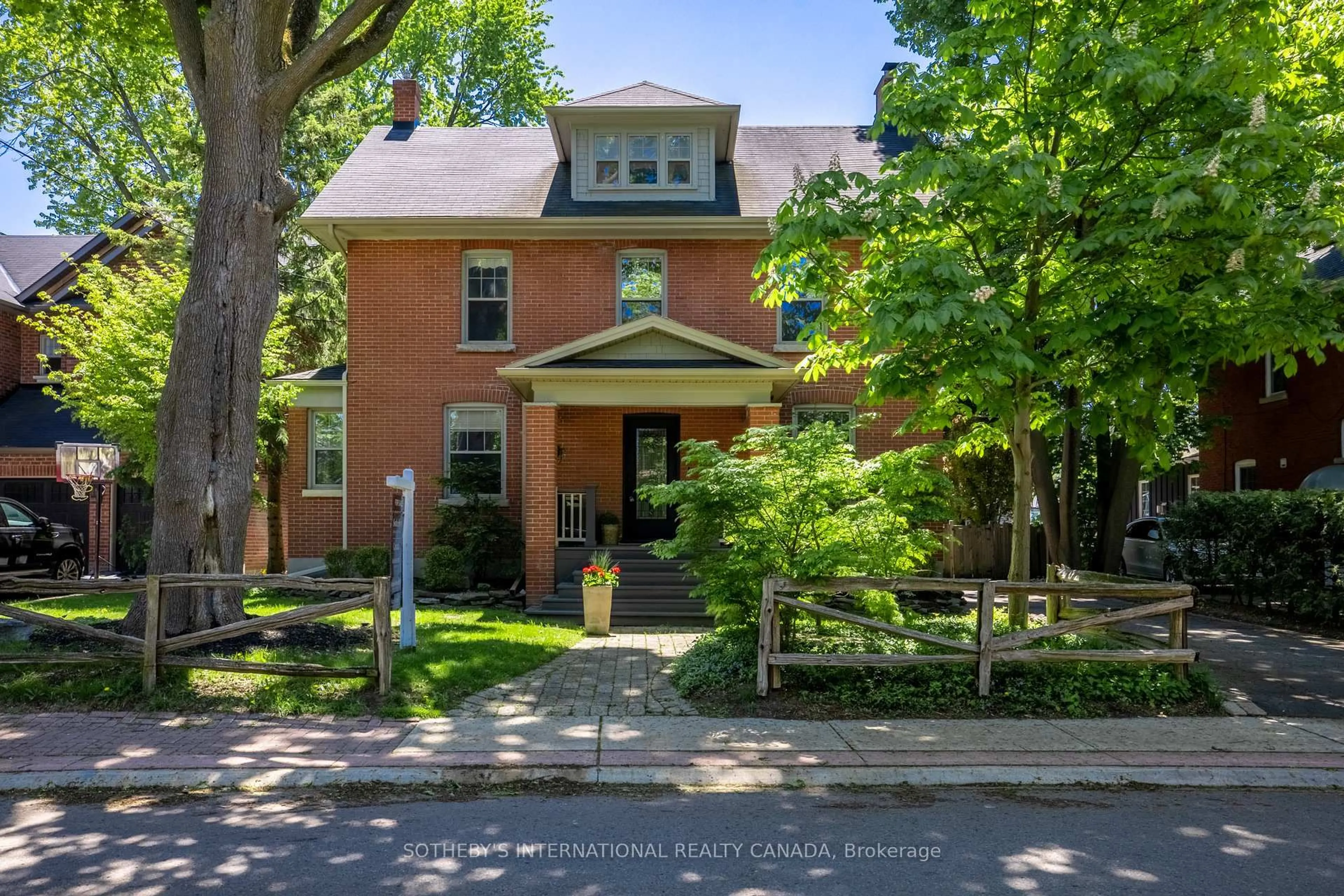Home with brick exterior material, street for 77 Catherine Ave, Aurora Ontario L4G 1K6