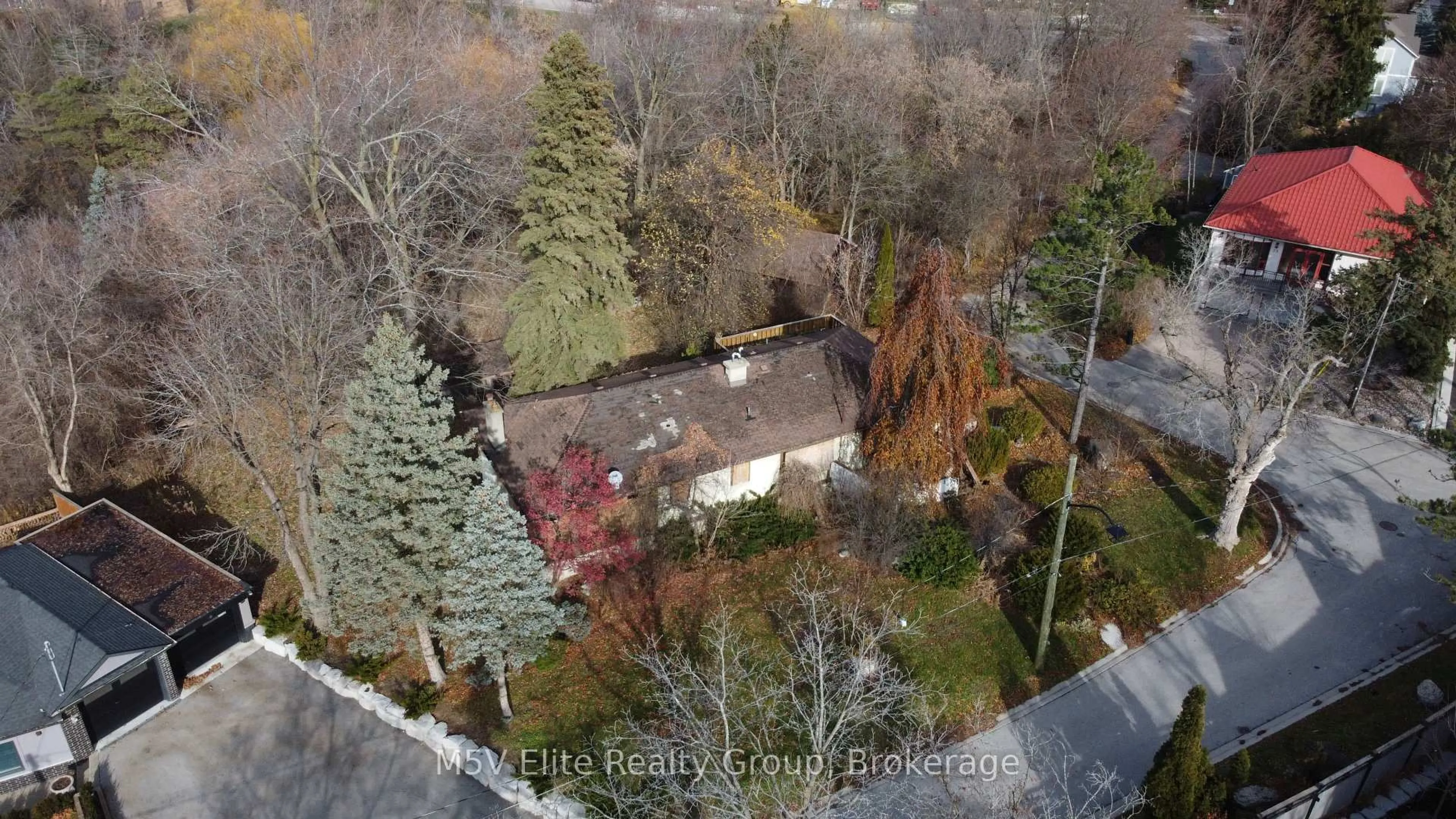 A pic from outside/outdoor area/front of a property/back of a property/a pic from drone, unknown for 8 Main St, Vaughan Ontario L0J 1C0