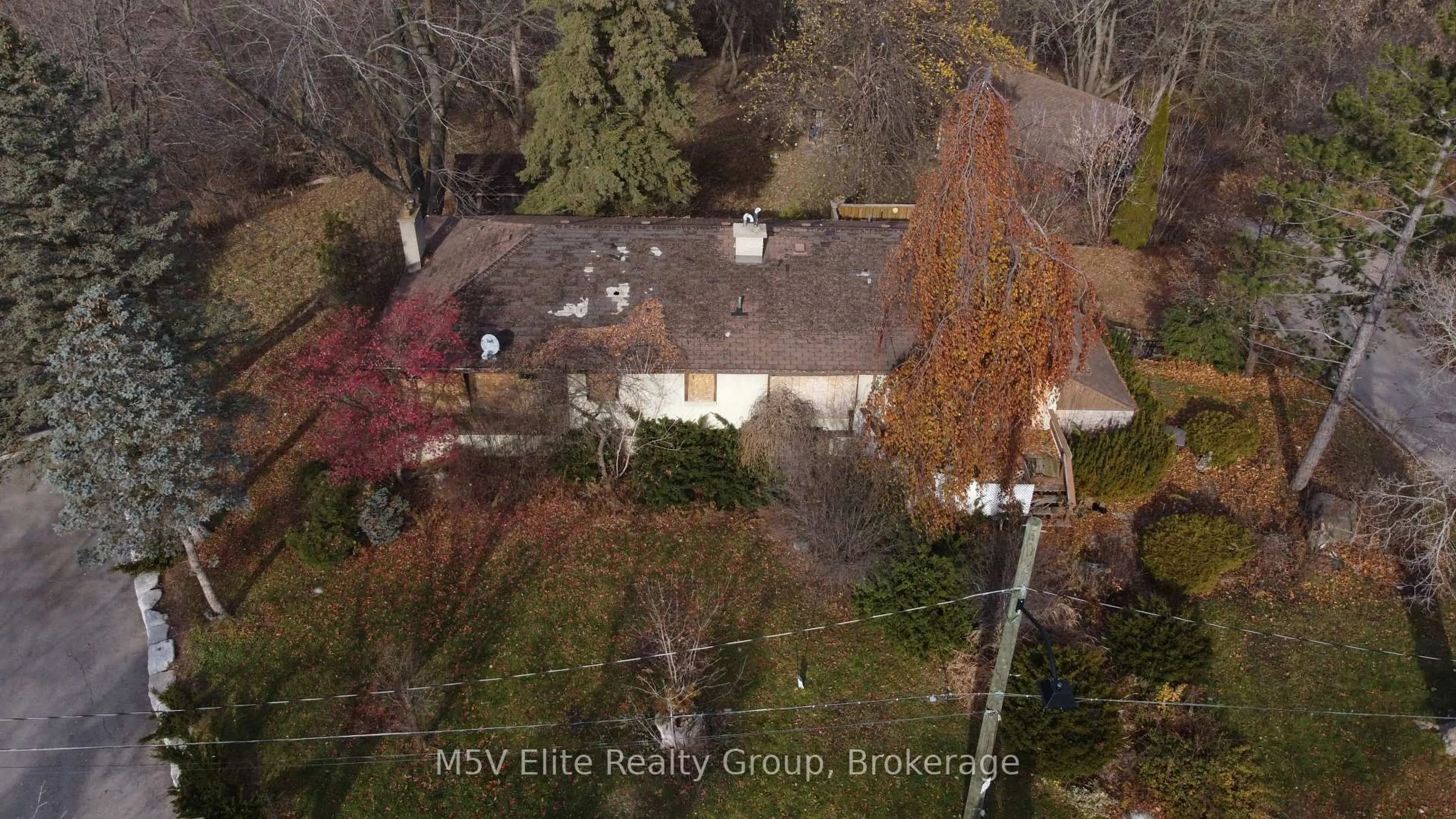A pic from outside/outdoor area/front of a property/back of a property/a pic from drone, unknown for 8 Main St, Vaughan Ontario L0J 1C0