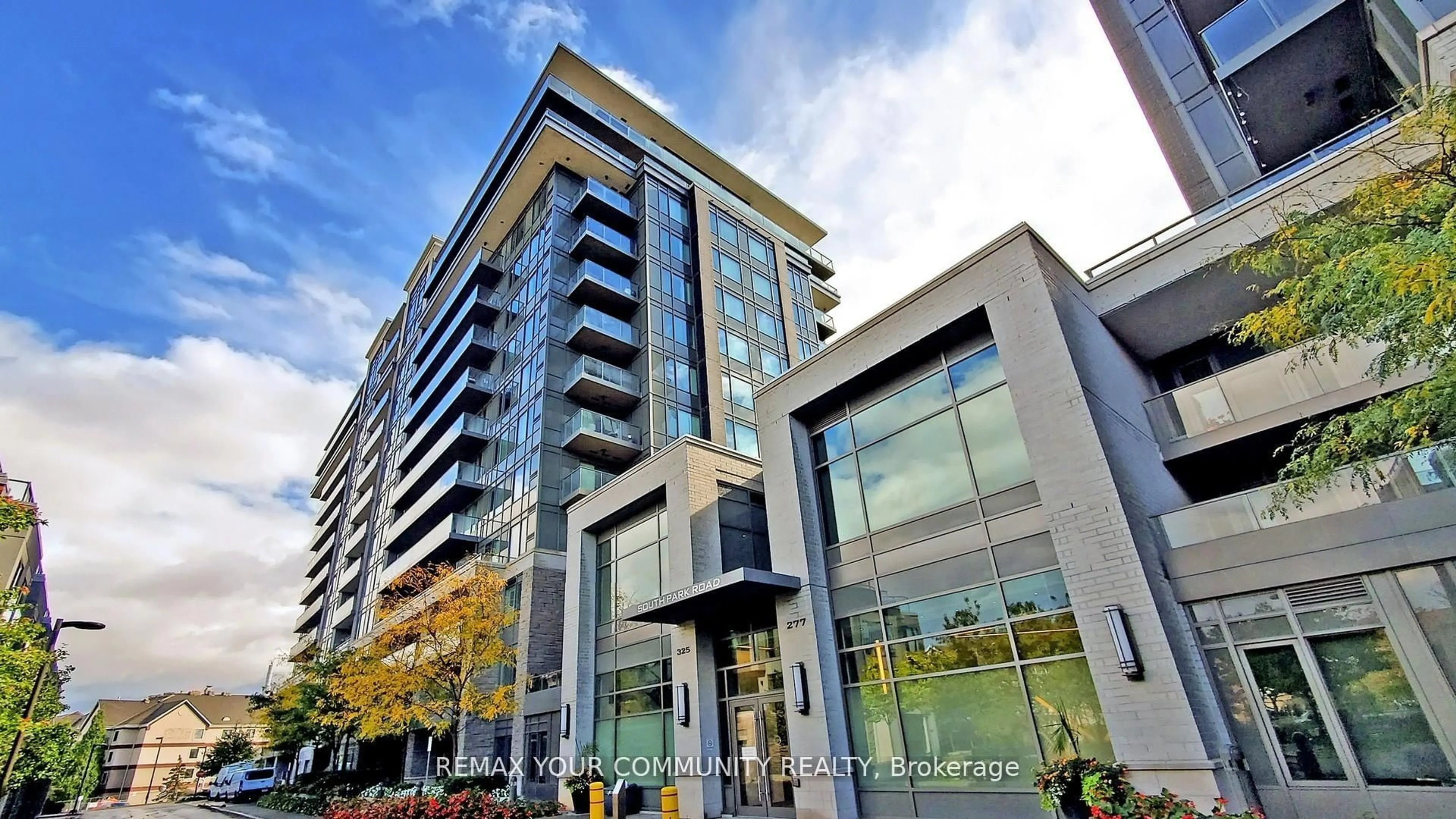 Indoor foyer for 325 South Park Rd #517, Markham Ontario L3T 0B8