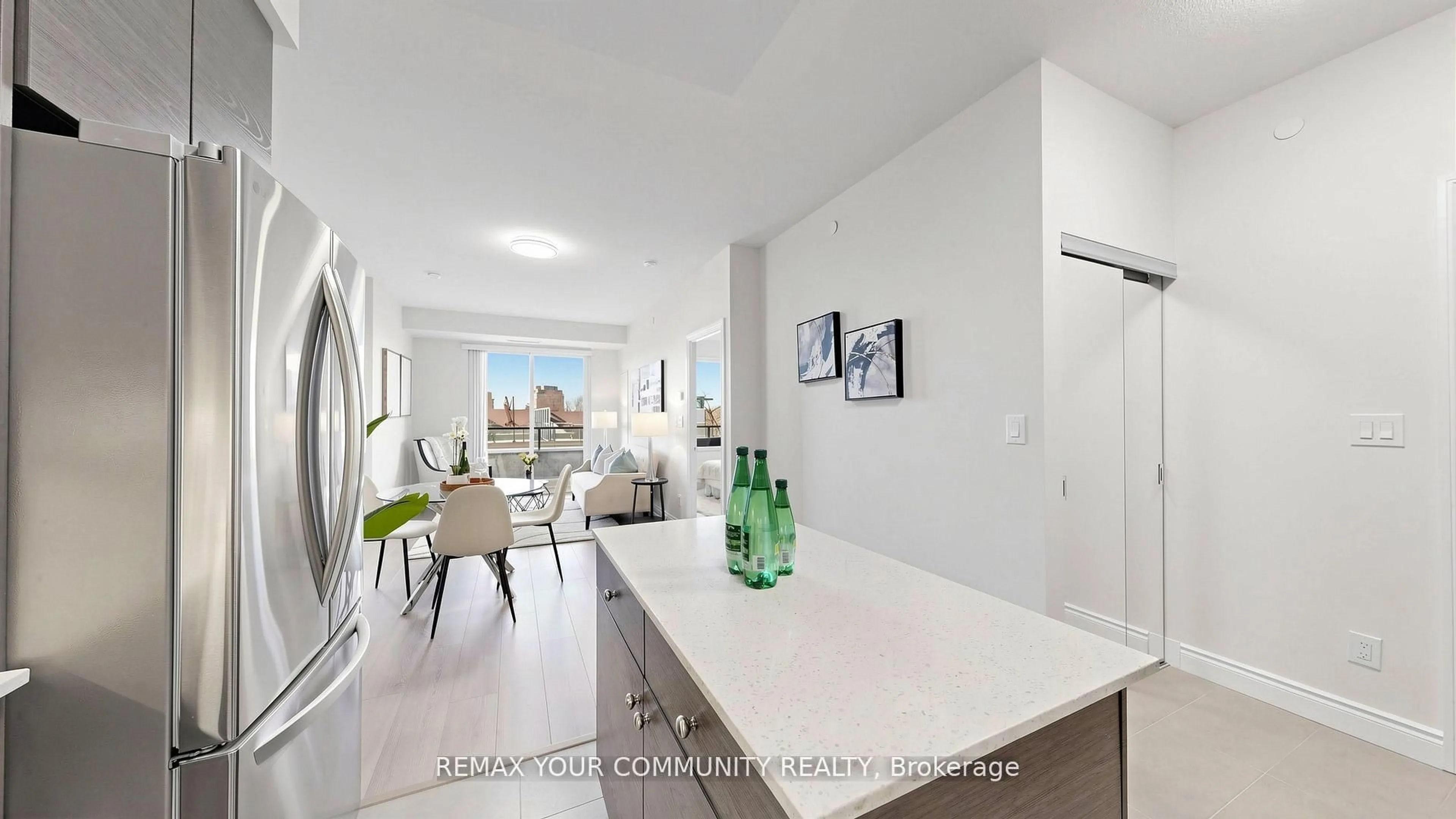 Open concept kitchen, ceramic/tile floor for 325 South Park Rd #517, Markham Ontario L3T 0B8