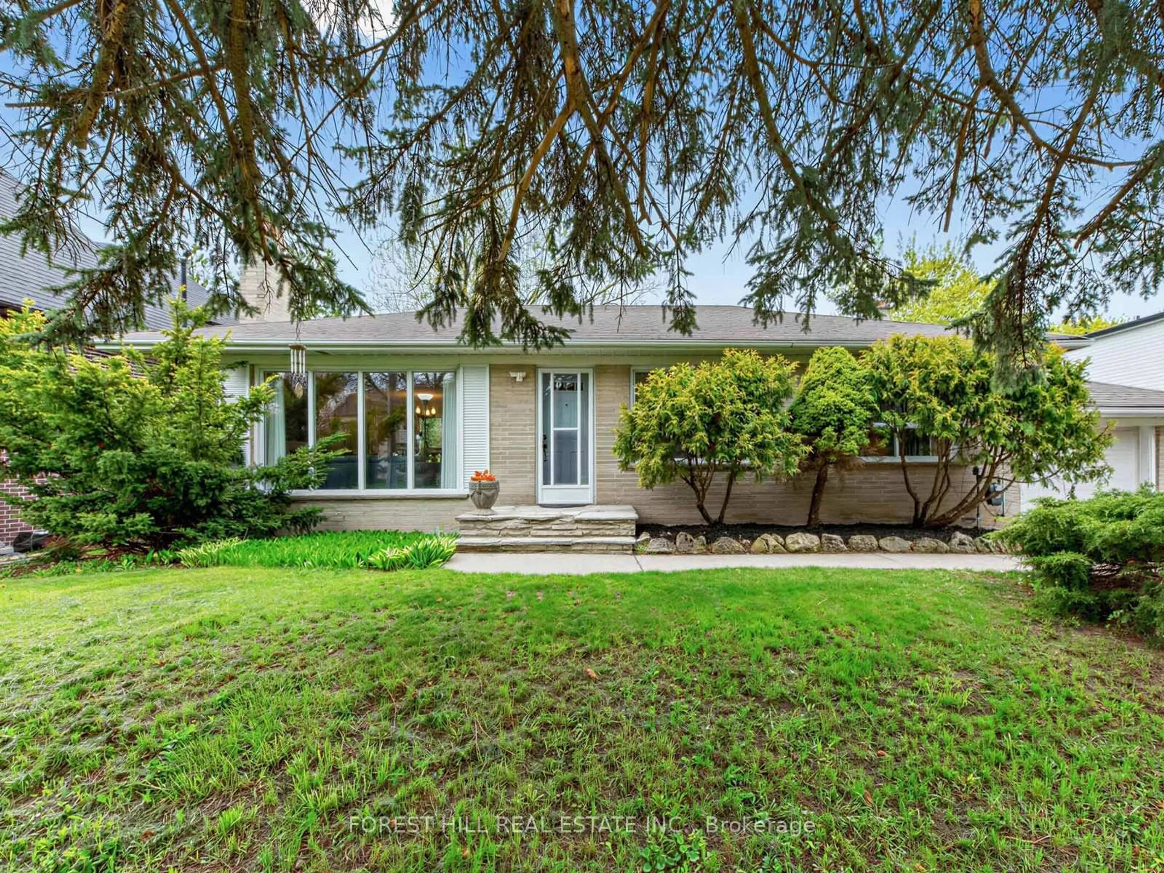 A pic from outside/outdoor area/front of a property/back of a property/a pic from drone, street for 36 Hawkridge Ave, Markham Ontario L3P 1V7