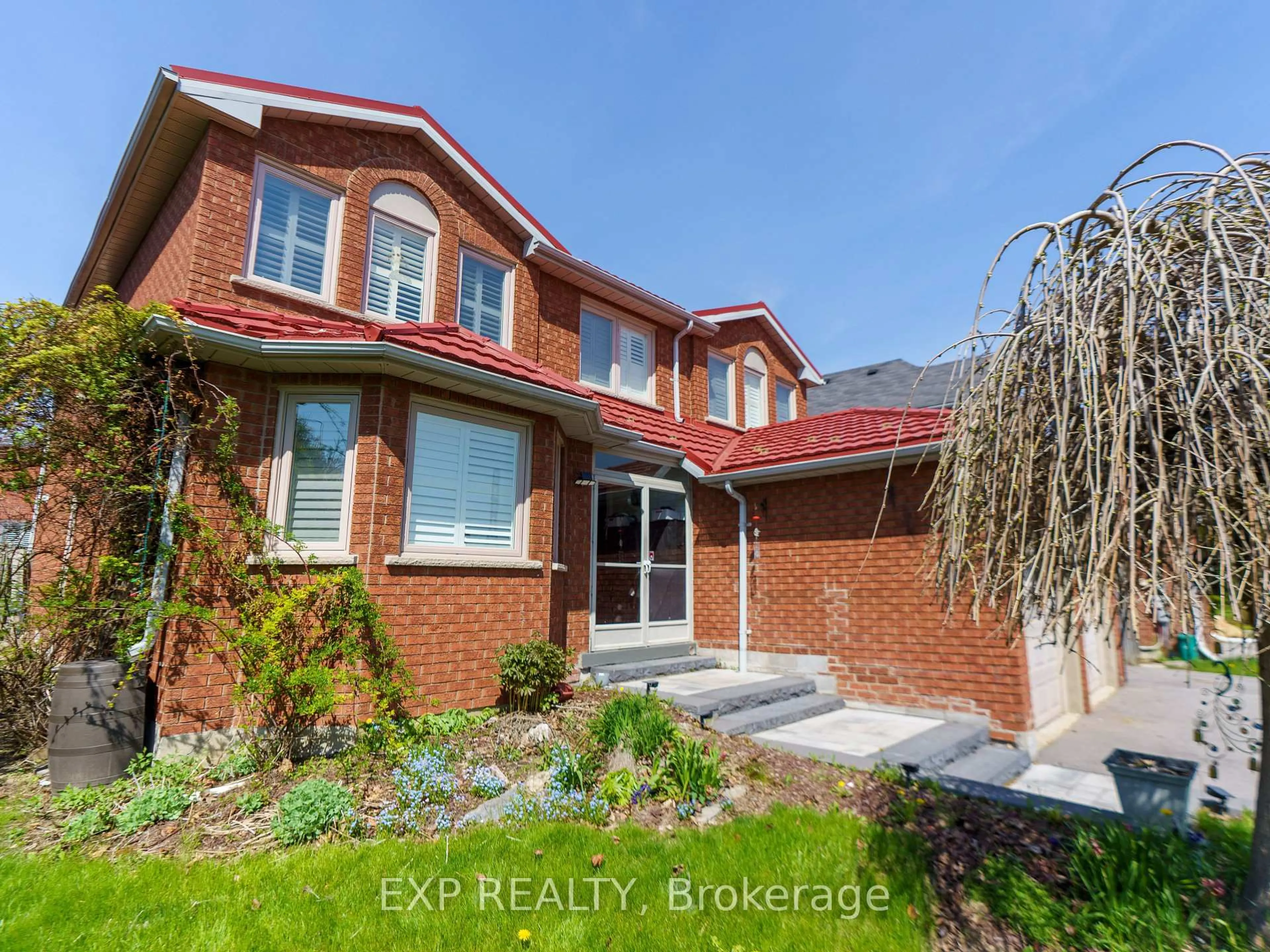 Home with brick exterior material, street for 142 Savage Rd, Newmarket Ontario L3X 1R3