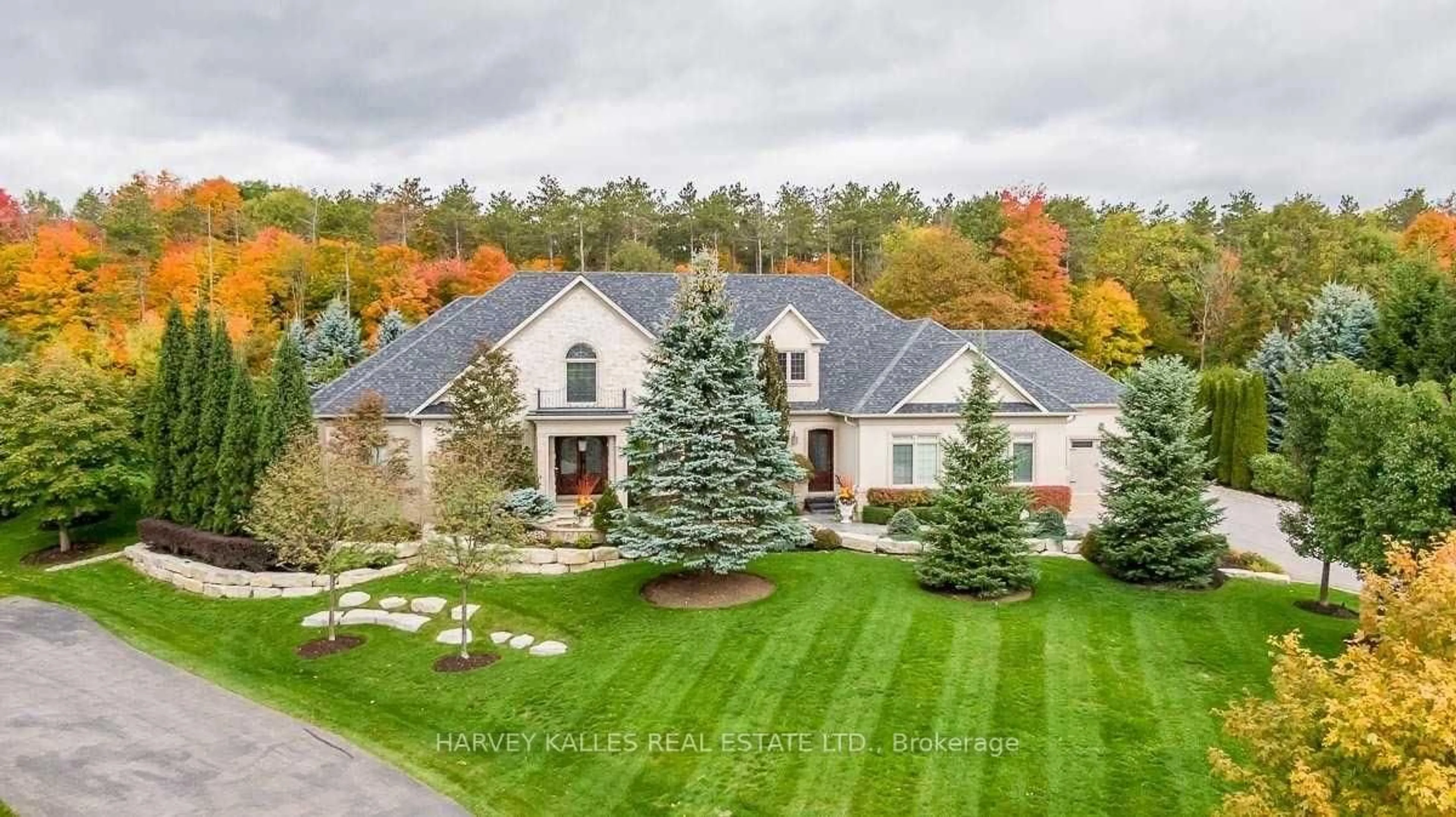 A pic from outside/outdoor area/front of a property/back of a property/a pic from drone, unknown for 44 Grayfield Dr, Whitchurch-Stouffville Ontario L4A 0B1