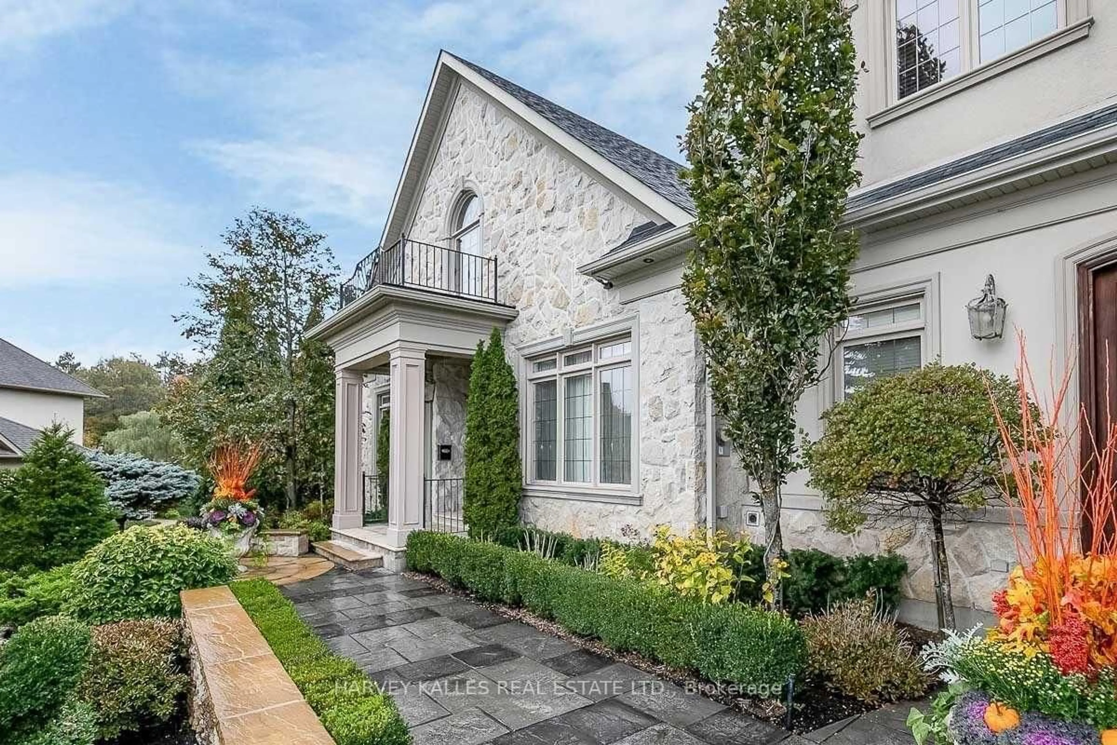 Home with brick exterior material, street for 44 Grayfield Dr, Whitchurch-Stouffville Ontario L4A 0B1