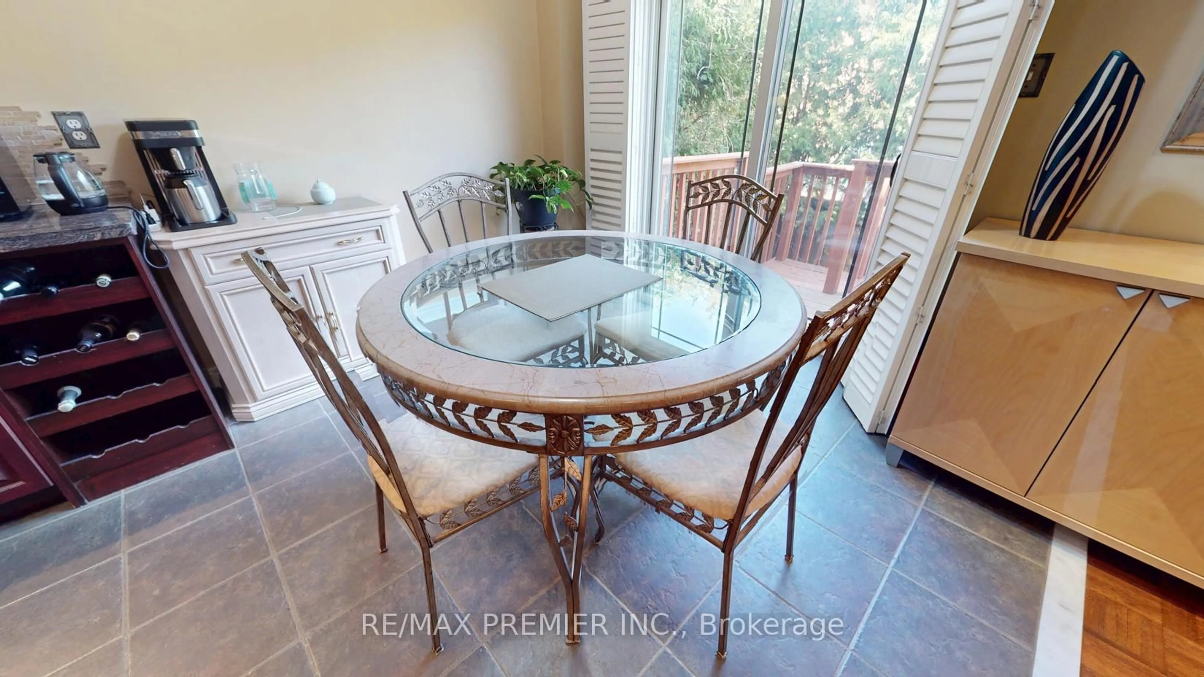Dining room, ceramic/tile floor for 28 Osprey Dr, Vaughan Ontario L4H 1Y2