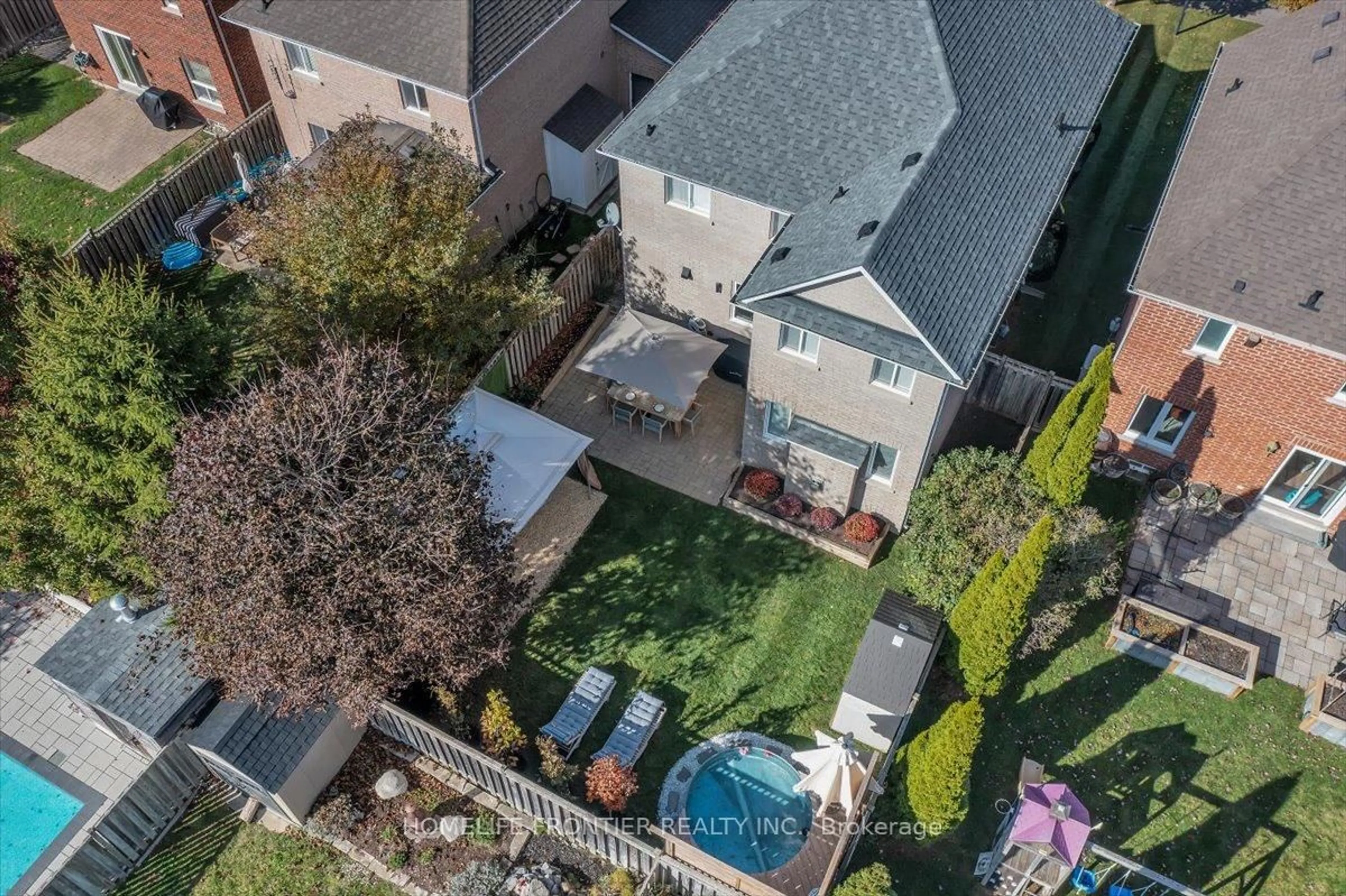 A pic from outside/outdoor area/front of a property/back of a property/a pic from drone, street for 62 Russell Barton Lane, Uxbridge Ontario L9P 1Z2