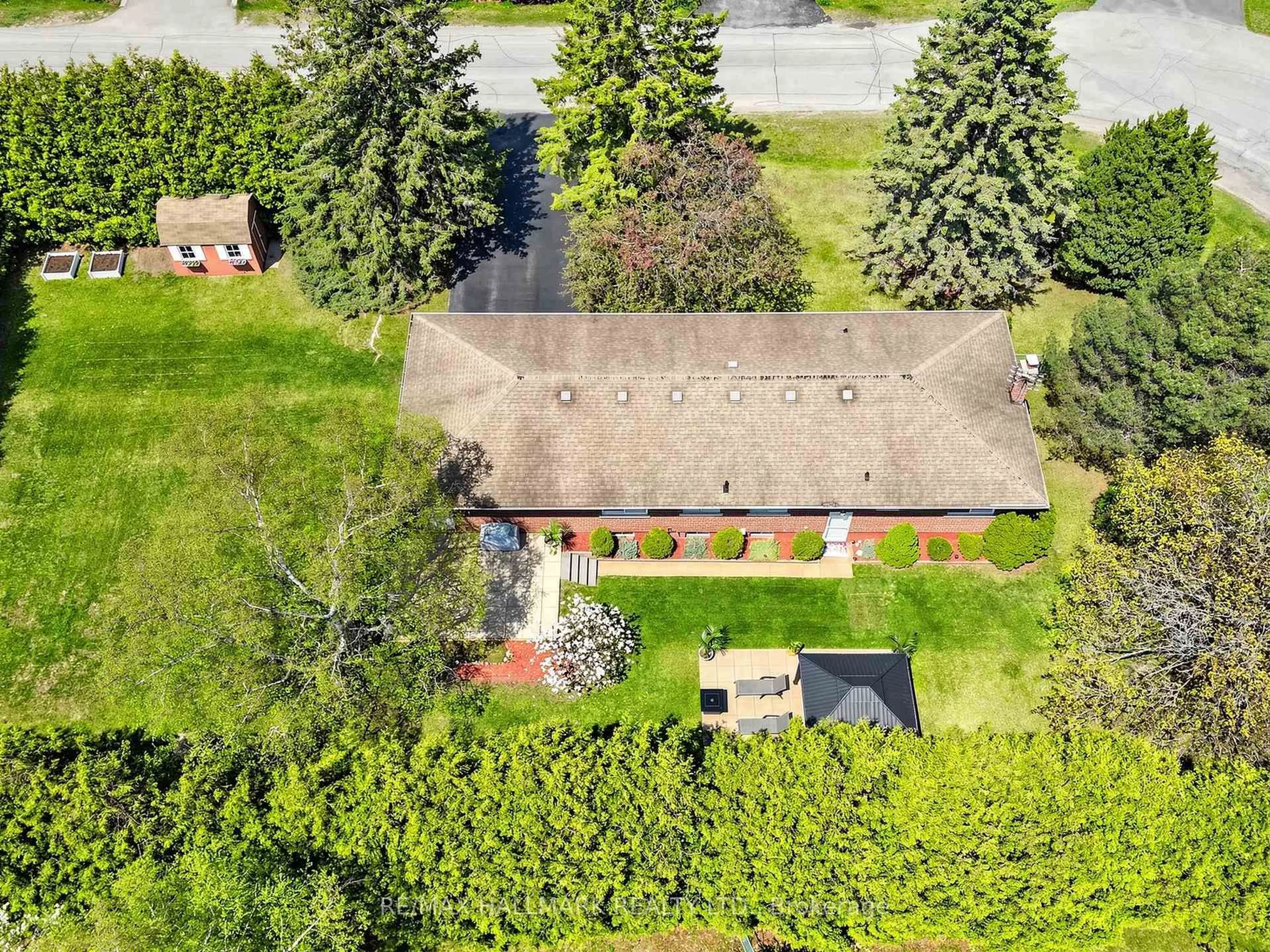 A pic from outside/outdoor area/front of a property/back of a property/a pic from drone, street for 20 Jasmine Cres, Whitchurch-Stouffville Ontario L4A 3H4