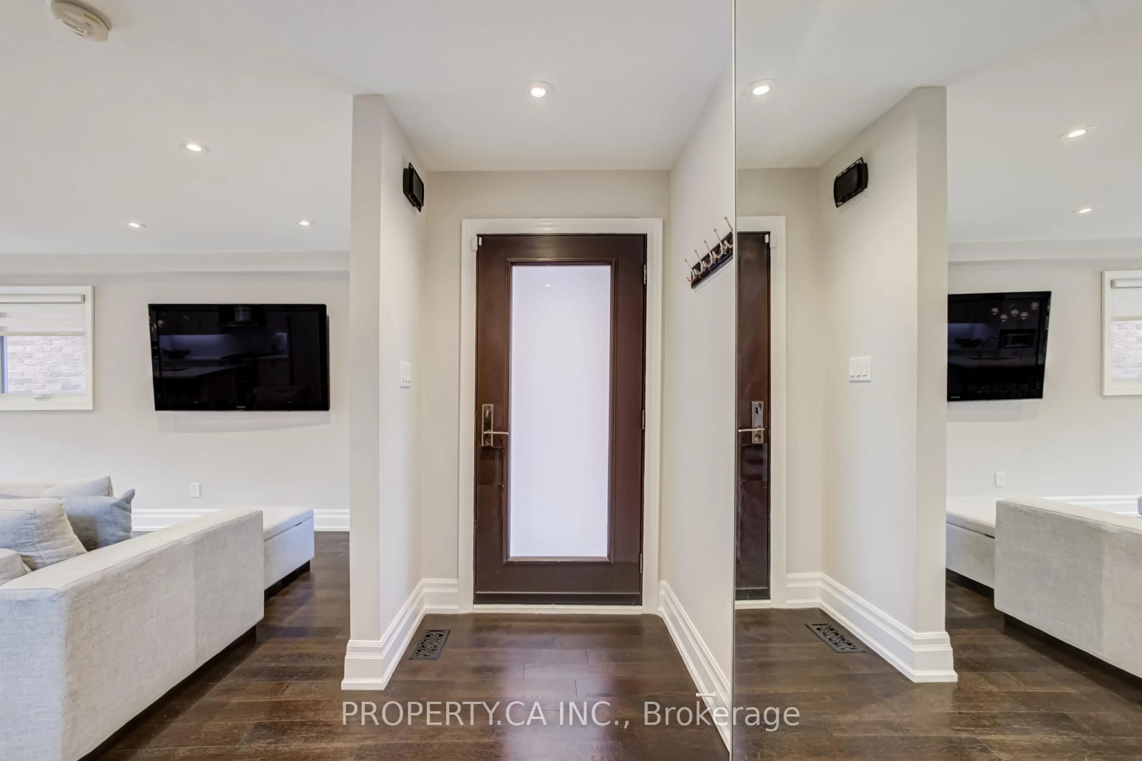 Indoor entryway for 150 Brookmill Dr, Vaughan Ontario L4J 6M2