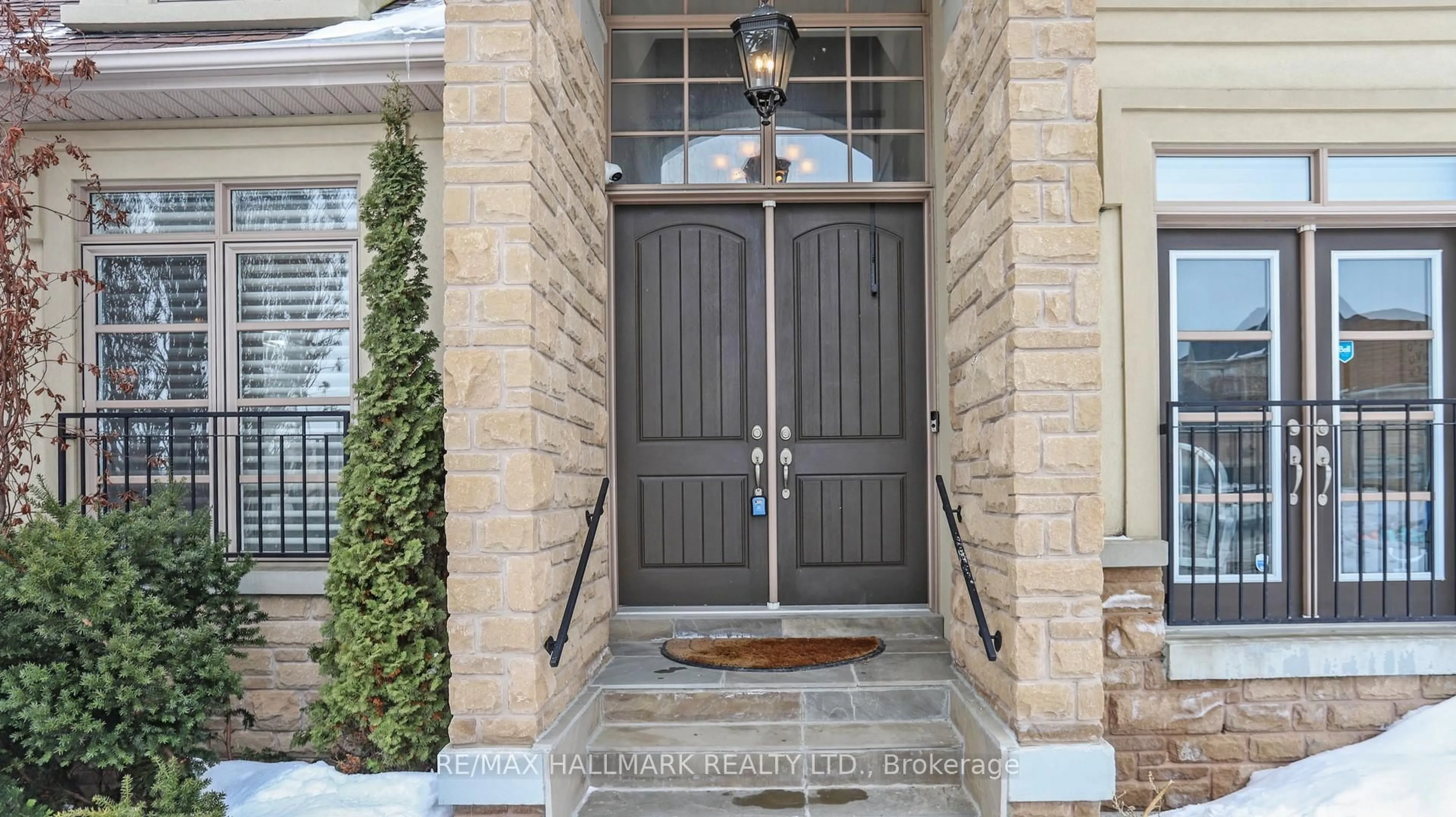 Indoor entryway for 11 Pagean Dr, Richmond Hill Ontario L4E 4R7