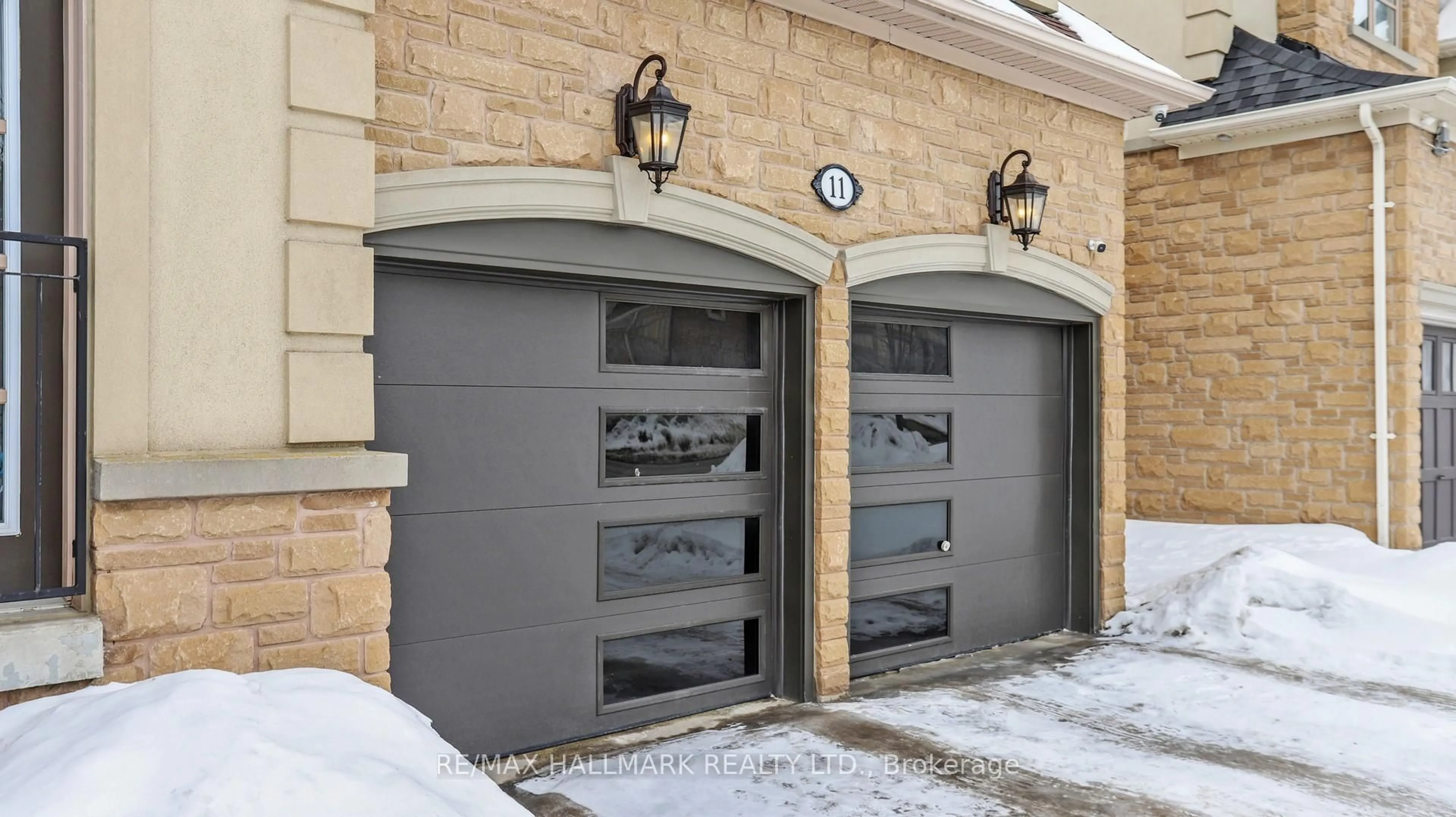 Indoor garage for 11 Pagean Dr, Richmond Hill Ontario L4E 4R7