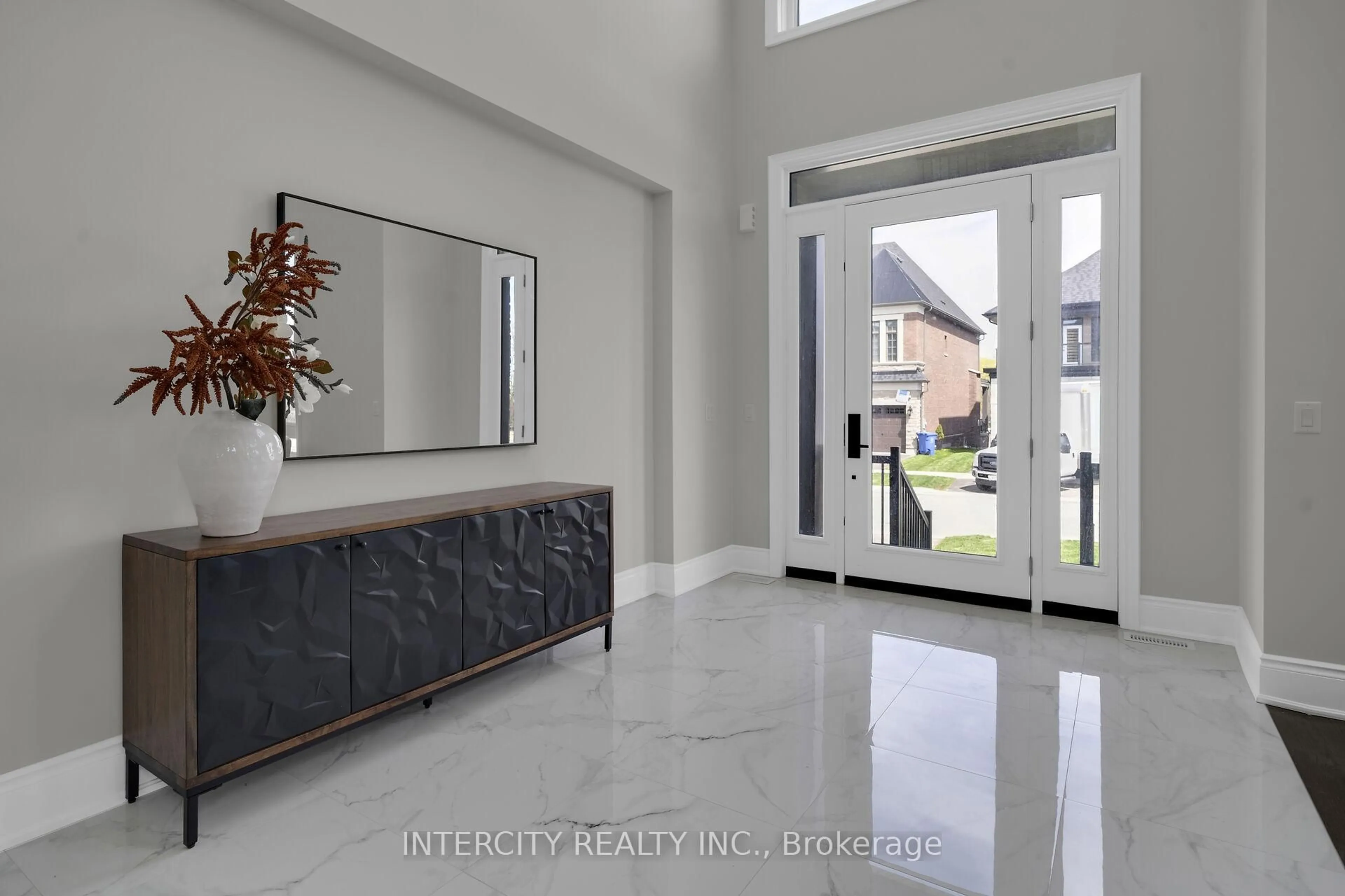 Indoor entryway for 19 Heart Lake Circ #Lot 9N, King Ontario L7B 1K5