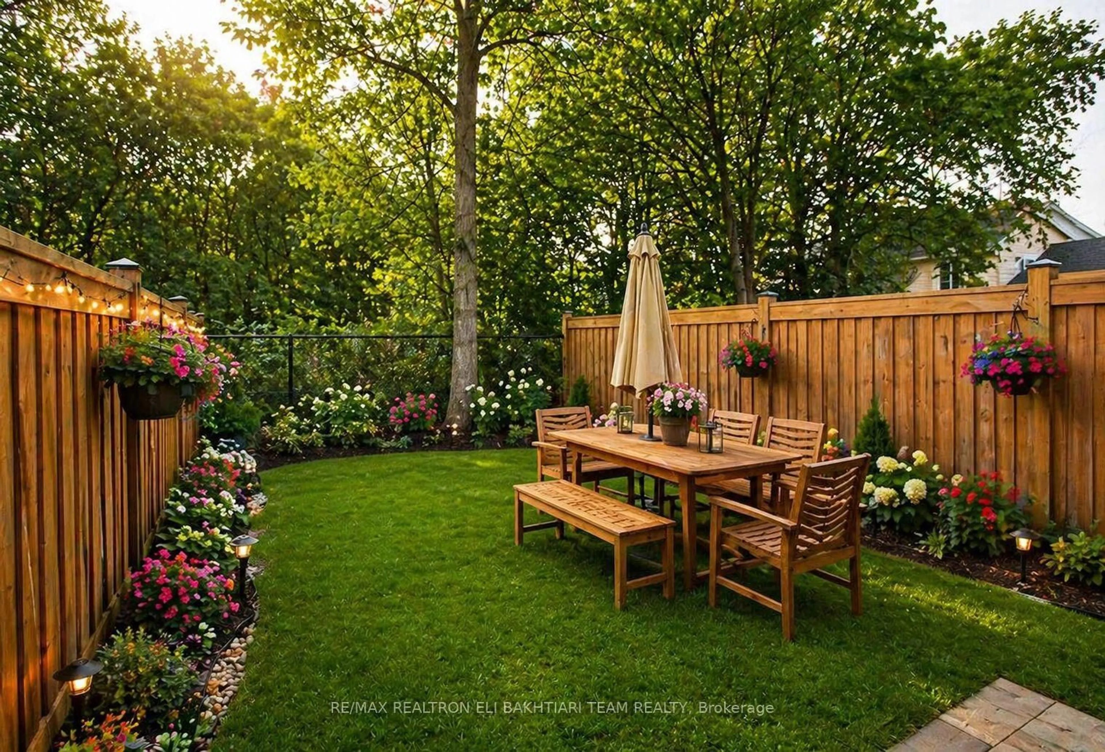 Patio, street for 96 Port Arthur Cres, Richmond Hill Ontario L4E 0Z9