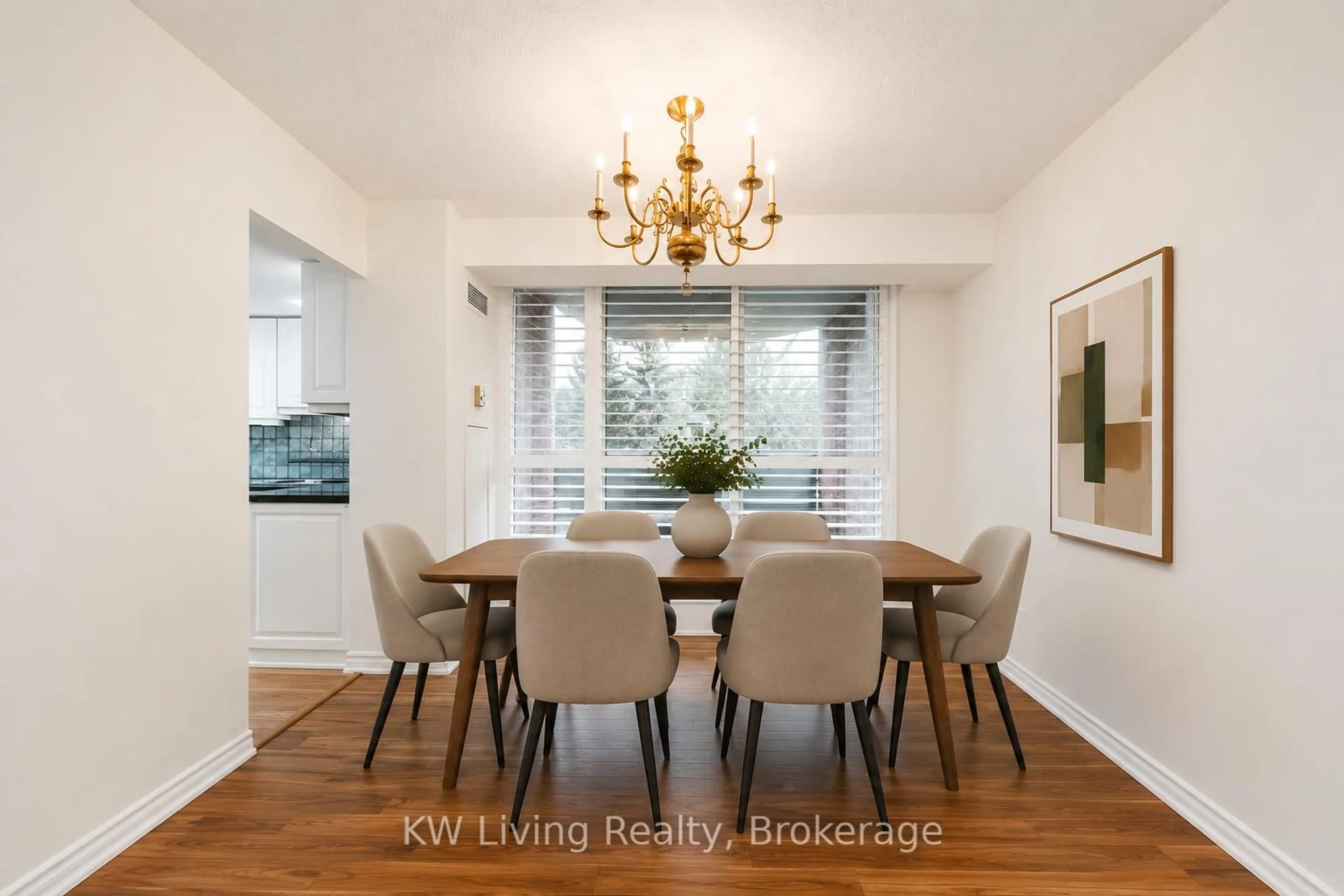 Dining room, wood/laminate floor for 33 Weldrick Rd #210, Richmond Hill Ontario L4C 8W4