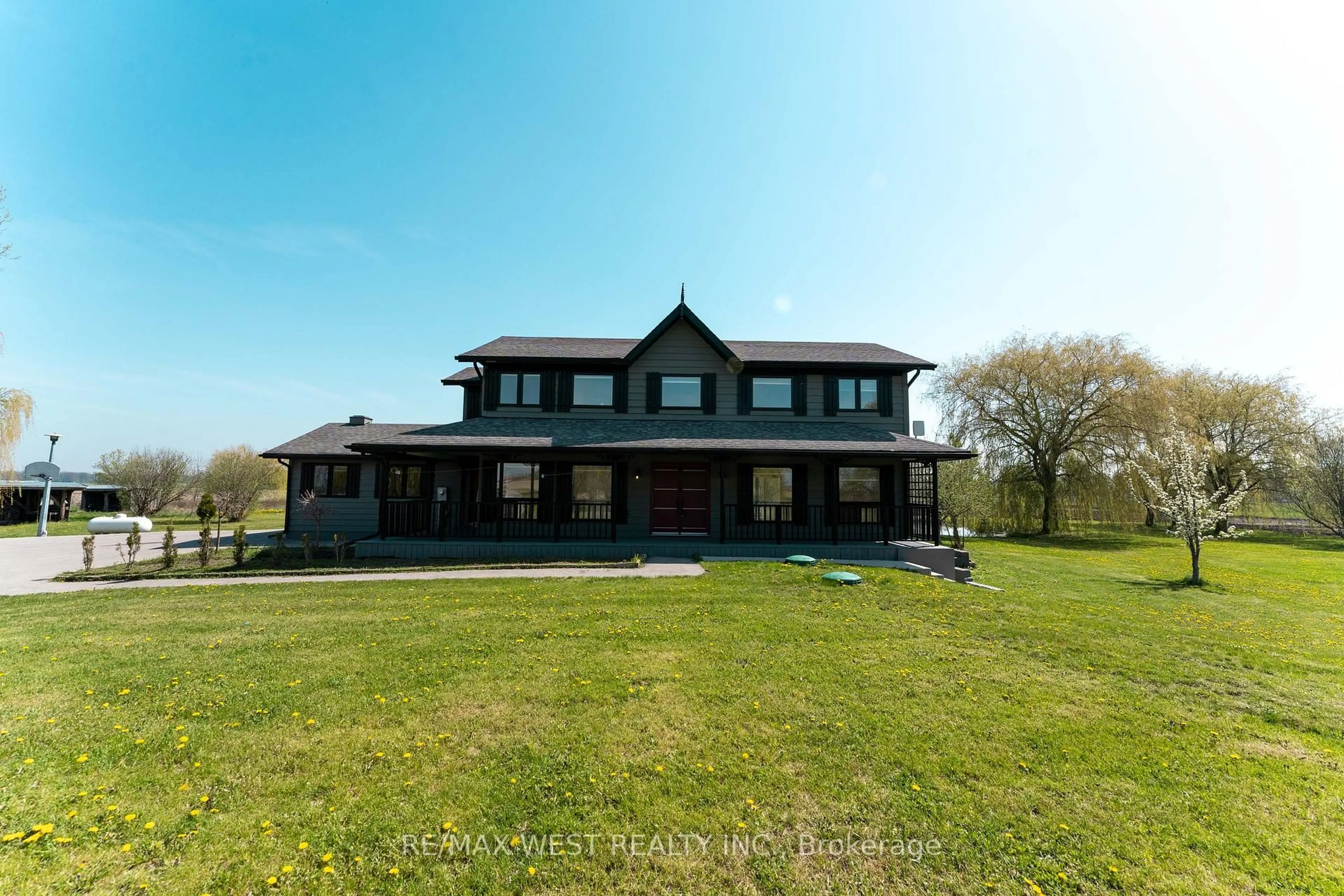 A pic from outside/outdoor area/front of a property/back of a property/a pic from drone, building for 3561 15th Side Rd, New Tecumseth Ontario L0G 1A0
