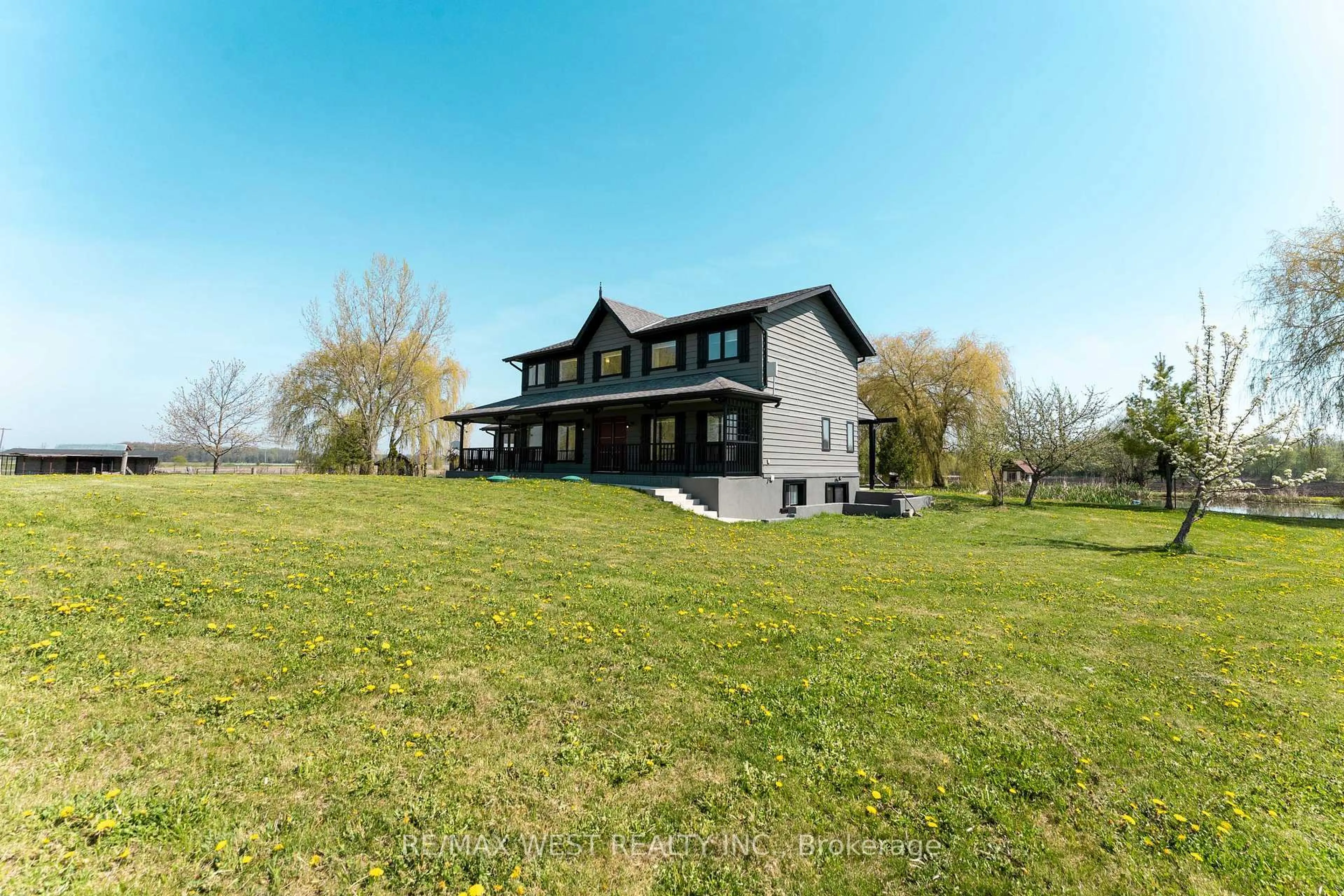 A pic from outside/outdoor area/front of a property/back of a property/a pic from drone, unknown for 3561 15th Side Rd, New Tecumseth Ontario L0G 1A0