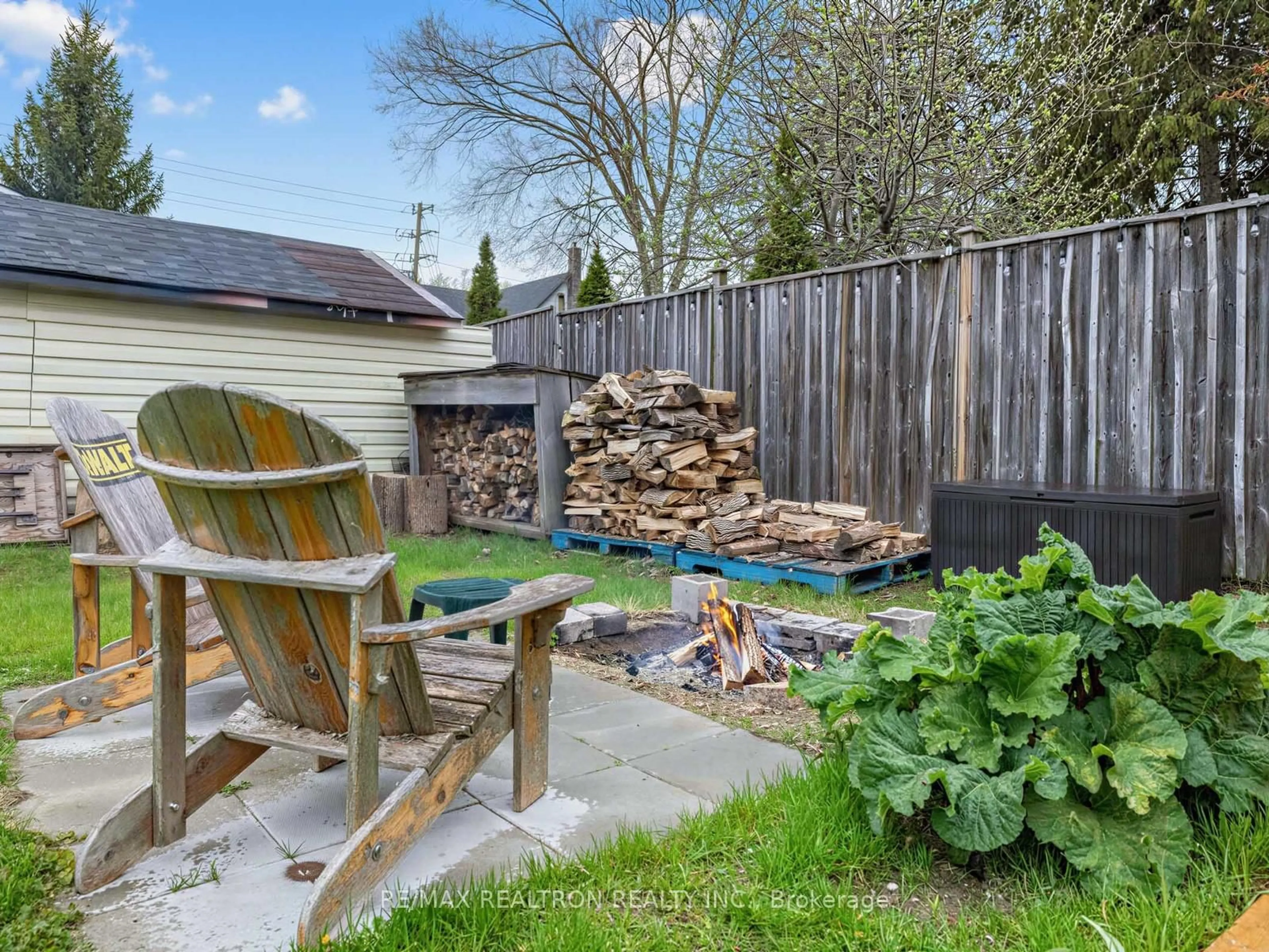Patio, street for 1338 Killarney Beach Rd, Innisfil Ontario L0L 1W0
