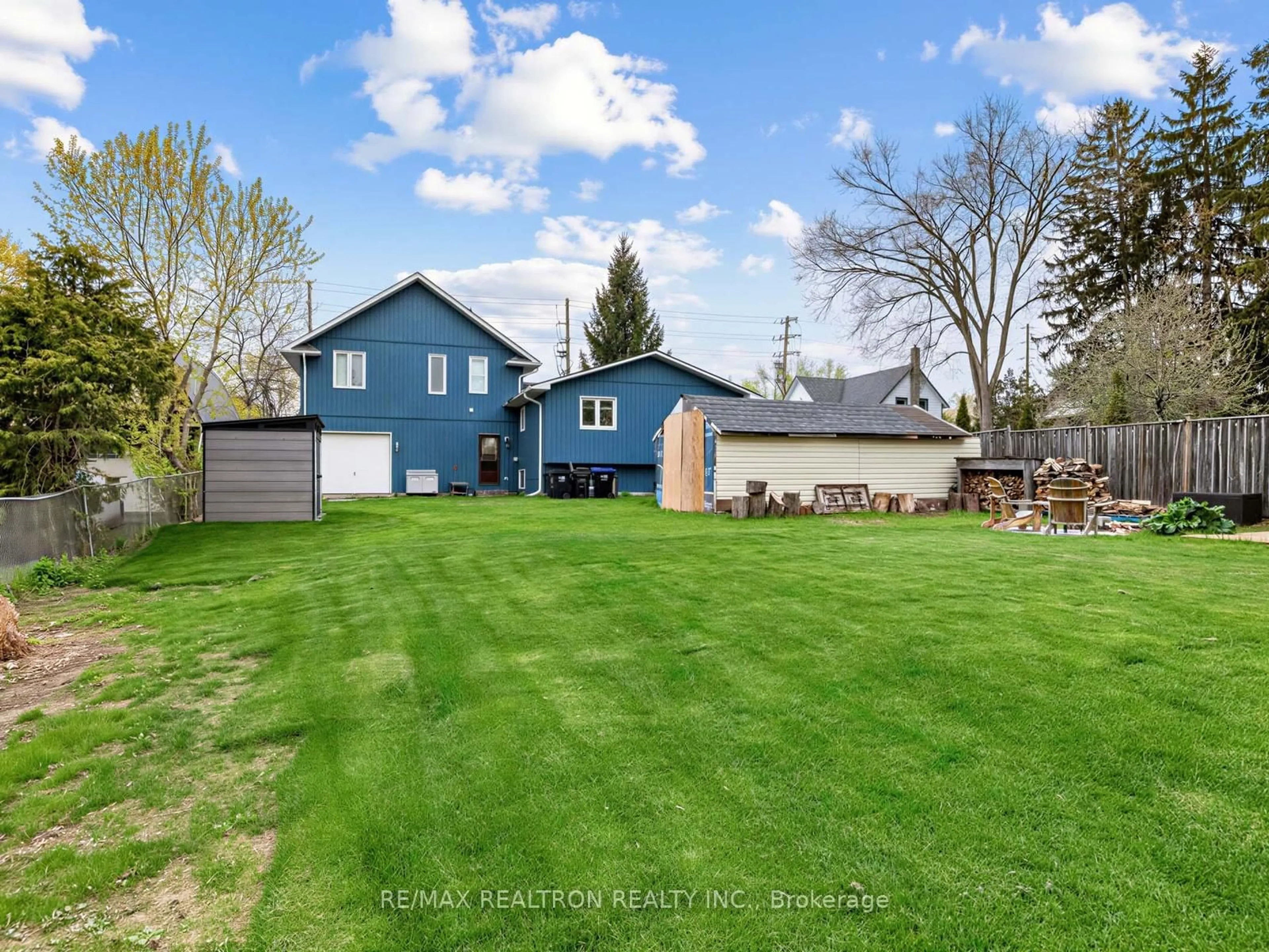 A pic from outside/outdoor area/front of a property/back of a property/a pic from drone, unknown for 1338 Killarney Beach Rd, Innisfil Ontario L0L 1W0