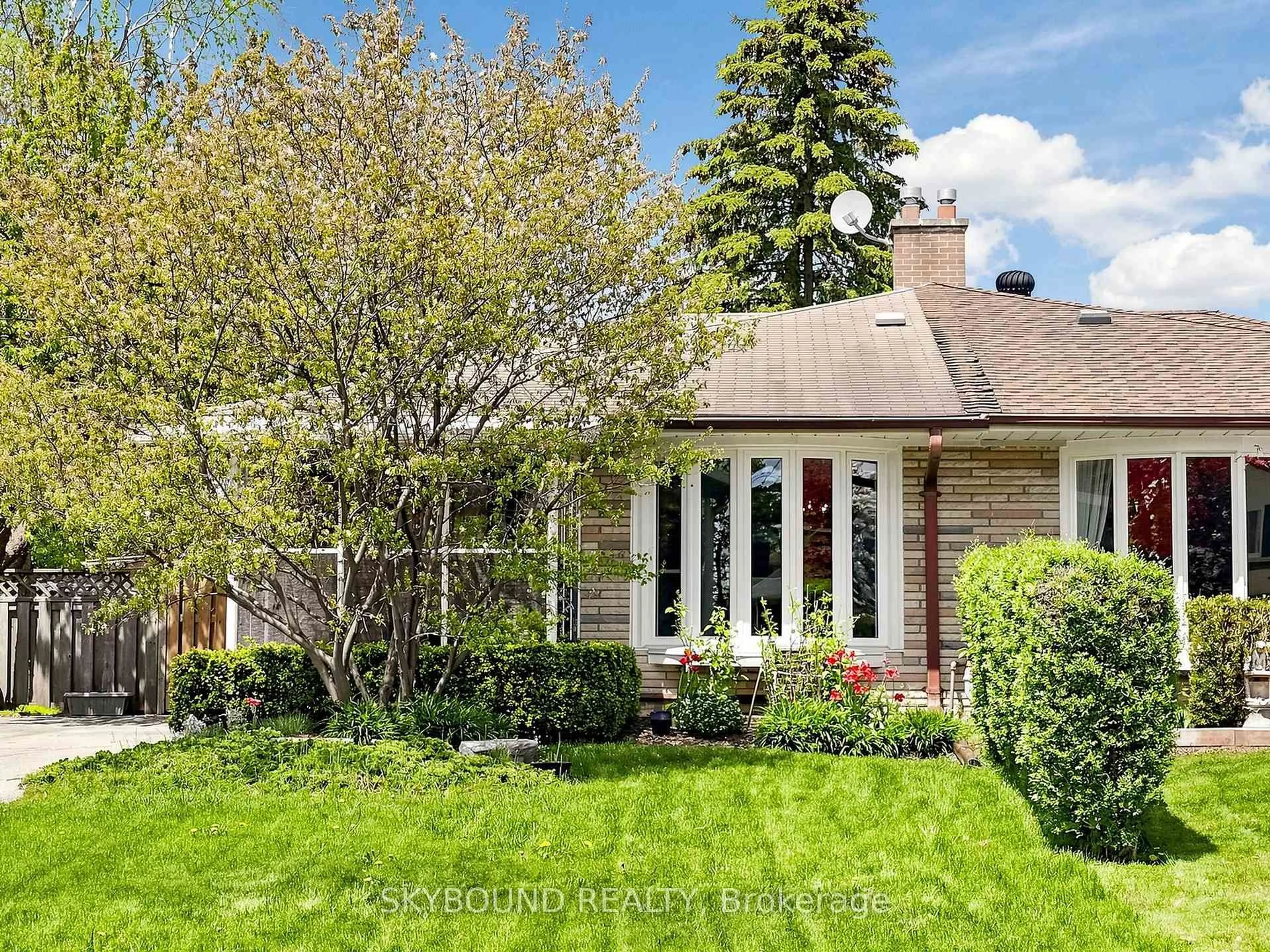 Home with brick exterior material, street for 22 Friar Tuck Rd, Markham Ontario L3P 1L9