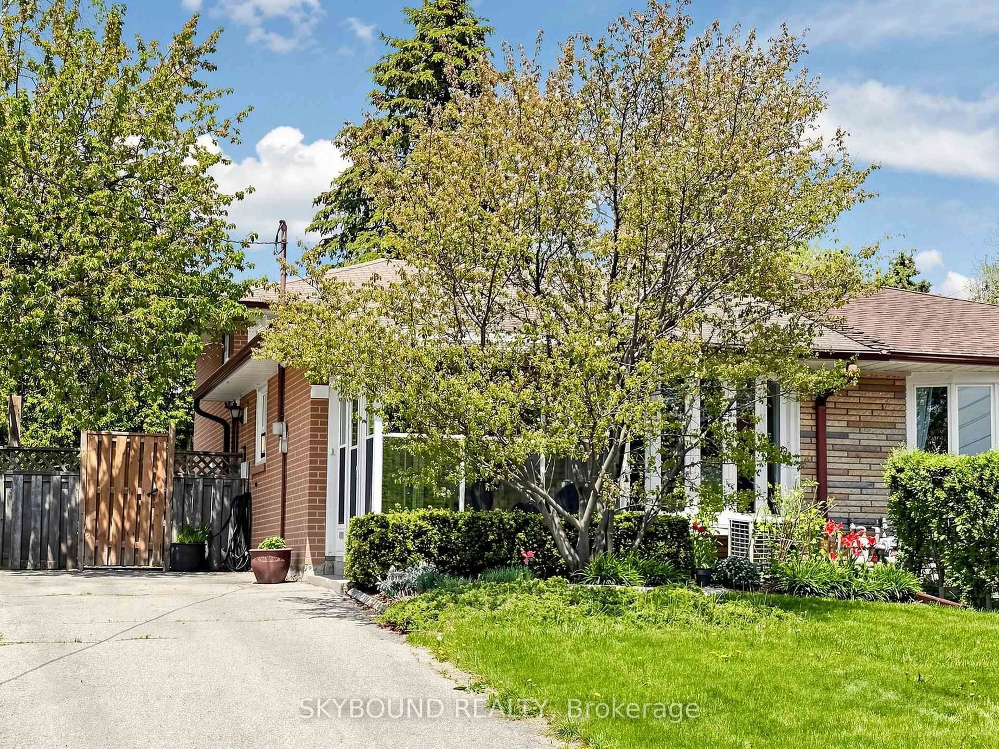Home with brick exterior material, street for 22 Friar Tuck Rd, Markham Ontario L3P 1L9