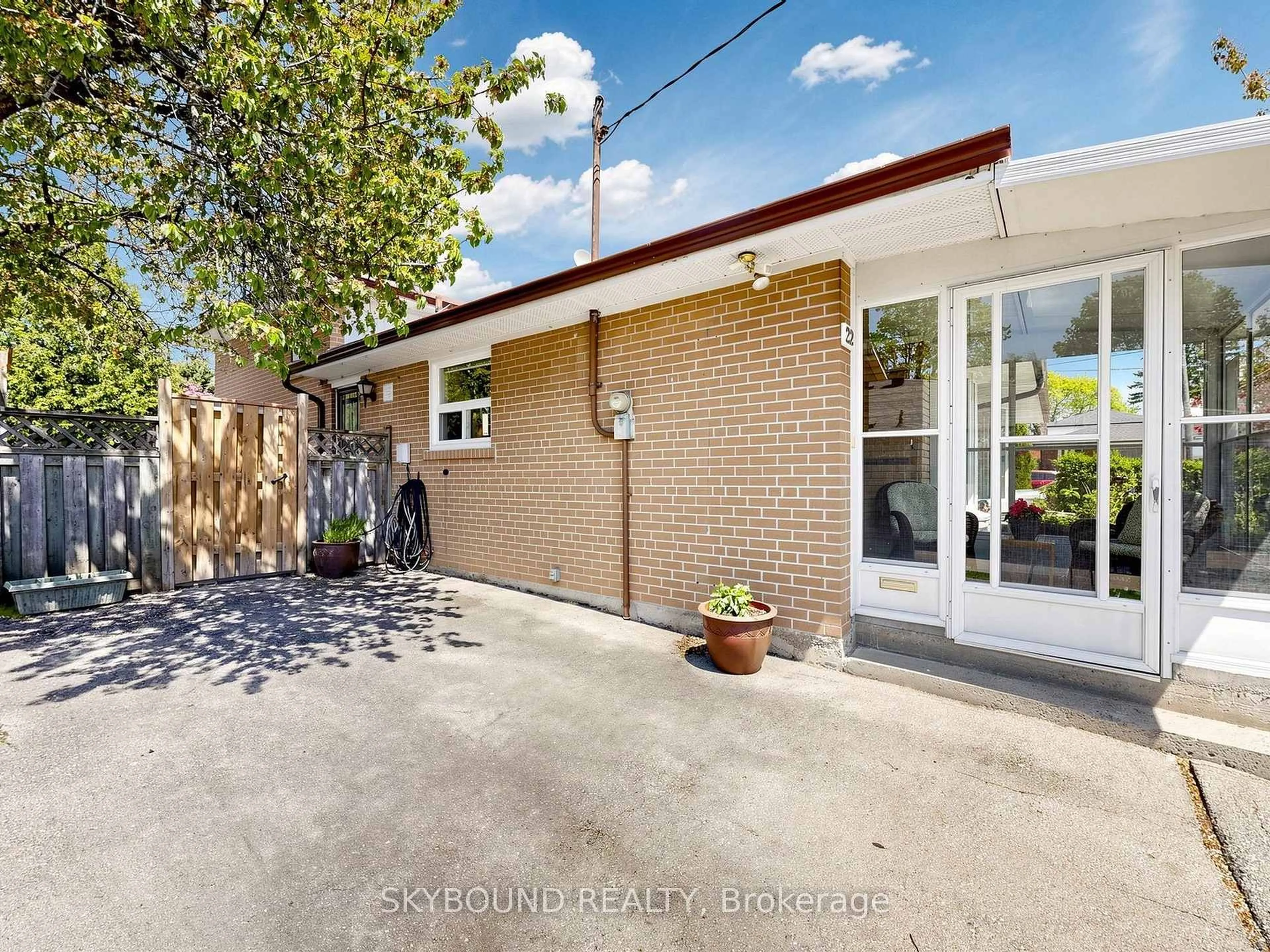 A pic from outside/outdoor area/front of a property/back of a property/a pic from drone, mountain view for 22 Friar Tuck Rd, Markham Ontario L3P 1L9