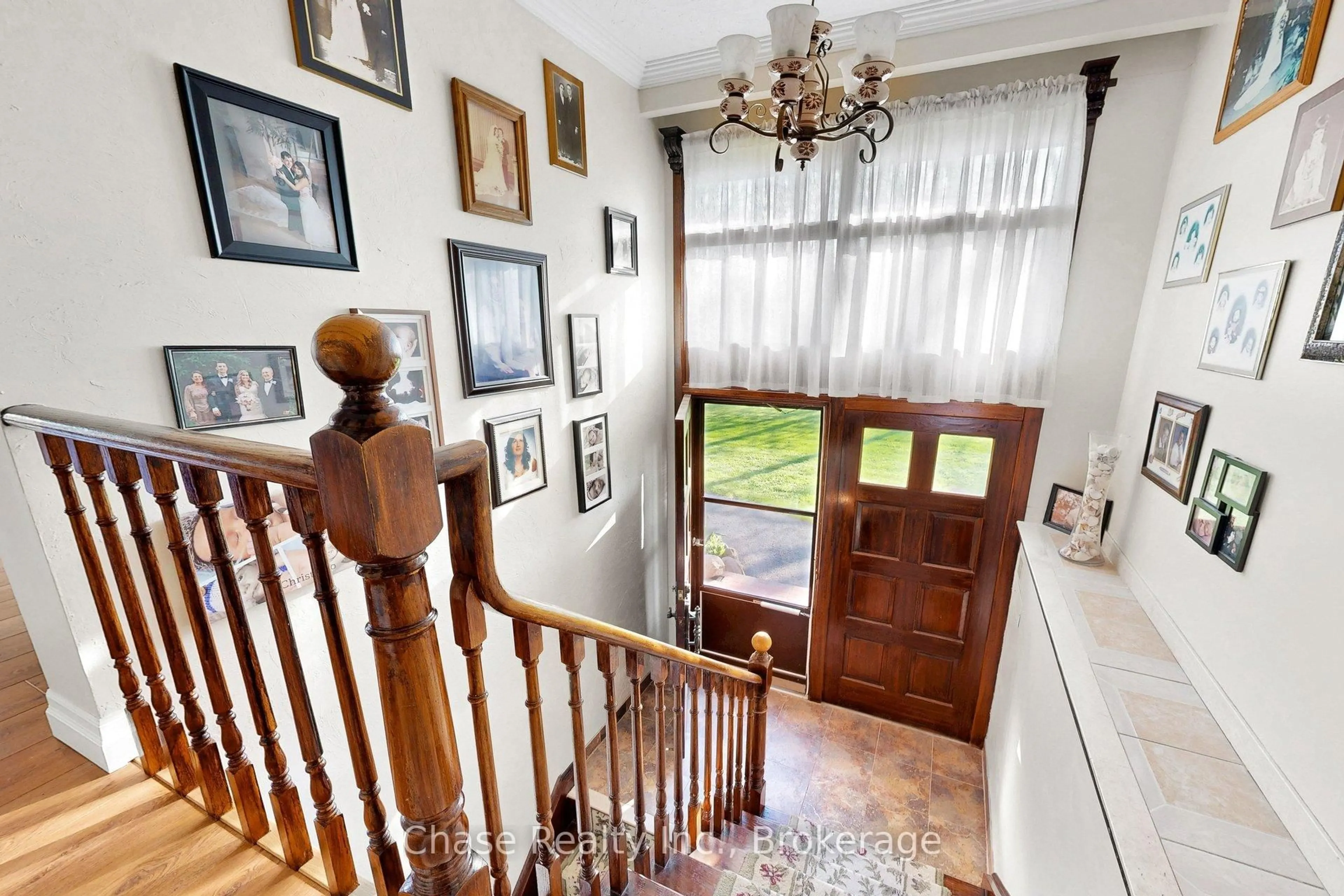 Indoor foyer for 13645 Ninth Line, Whitchurch-Stouffville Ontario L4A 3C8