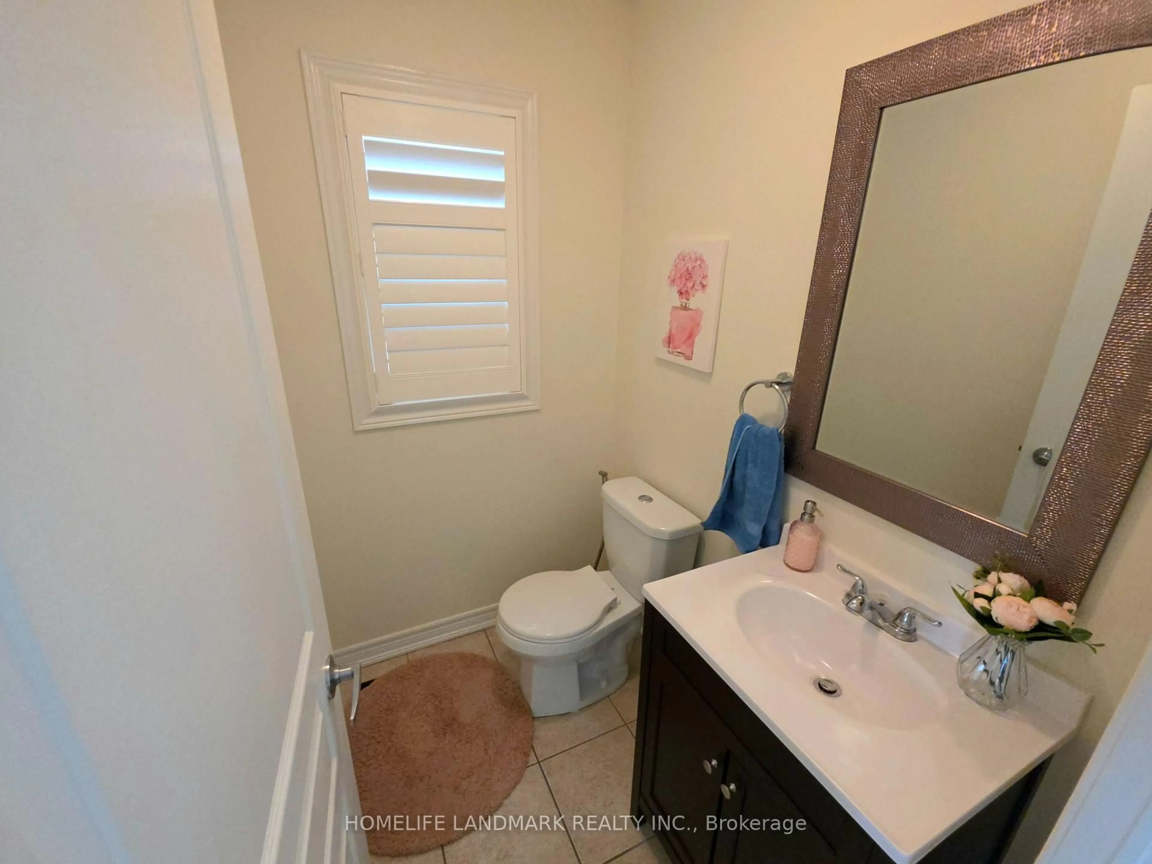 Standard bathroom, unknown for 41 Mansard Dr, Richmond Hill Ontario L4E 0L7