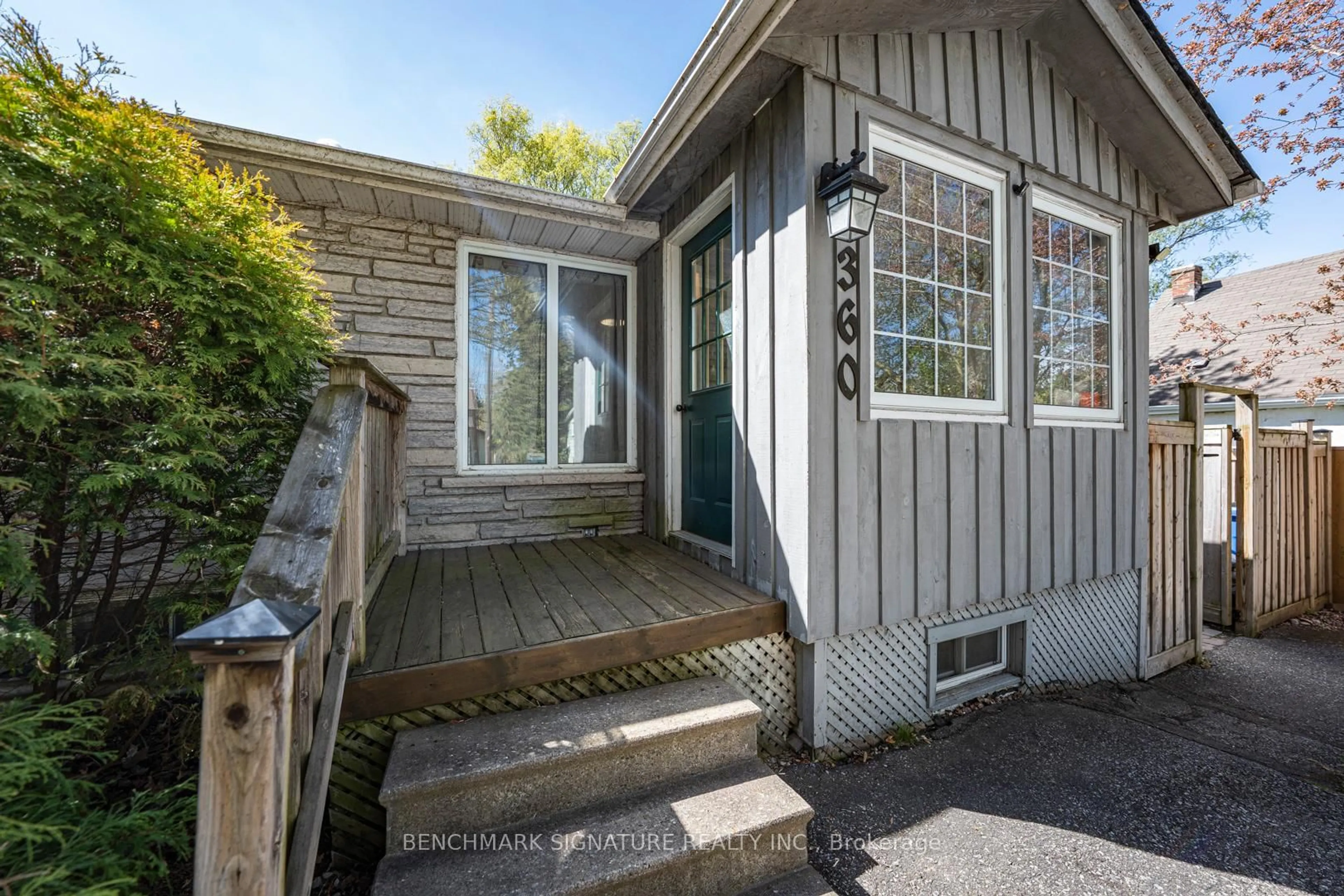 Unknown for 360 Ontario St, Newmarket Ontario L3Y 2K3