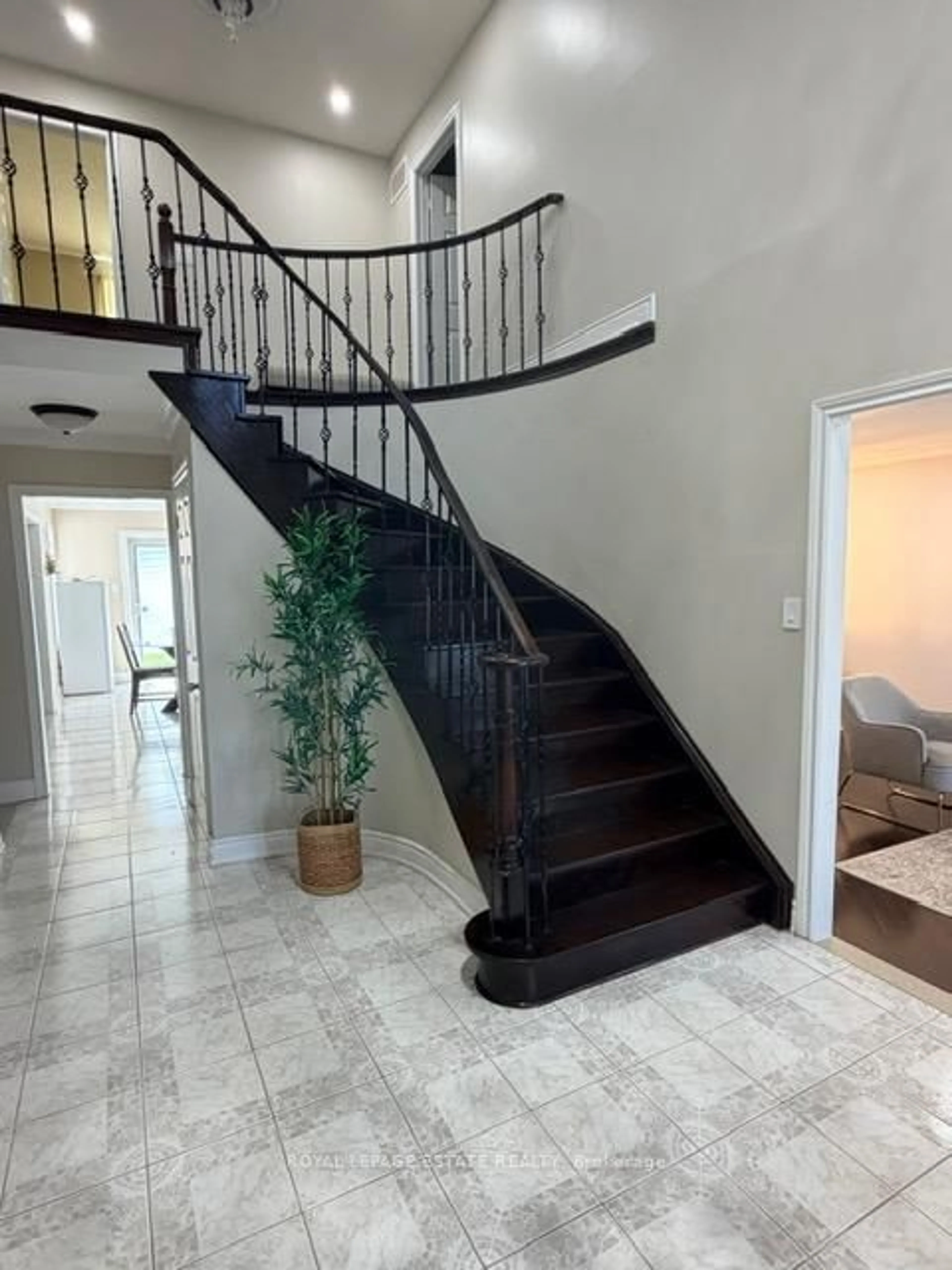 Indoor foyer for 4 Townley Ave, Markham Ontario L3S 1C9