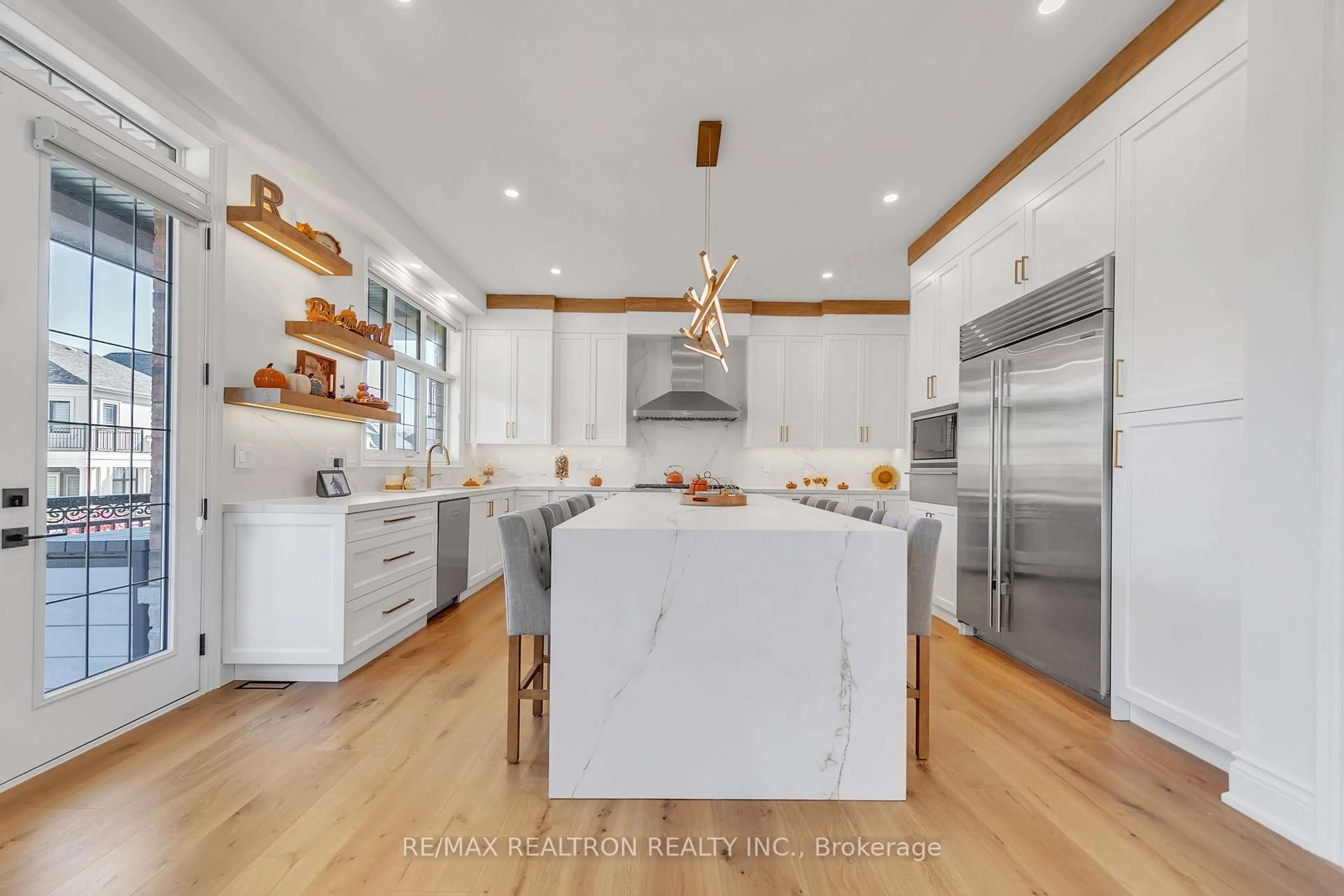Open concept kitchen, unknown for 131 Lady Jessica Dr, Vaughan Ontario L6A 4V1