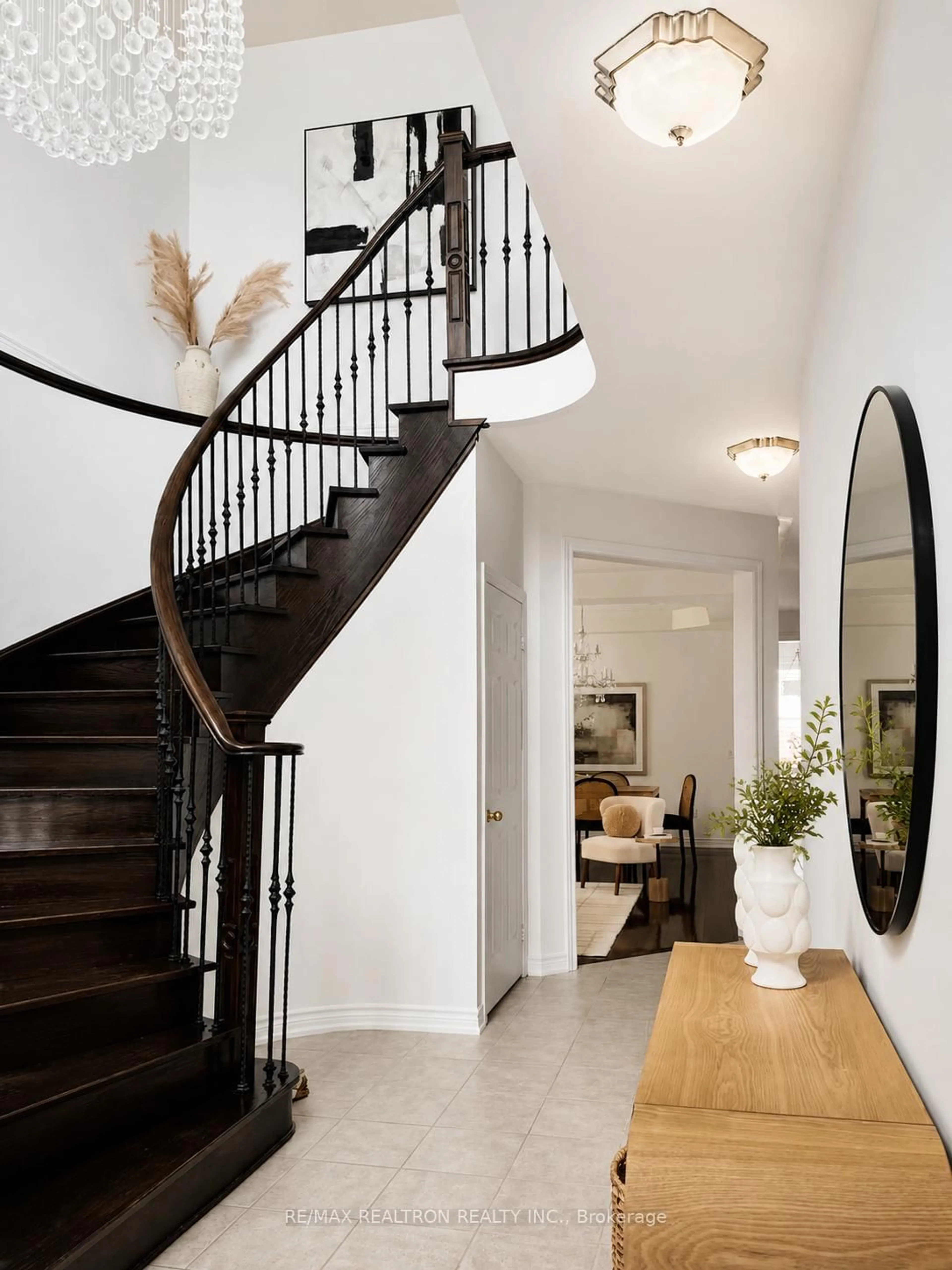 Indoor entryway for 361 Lauderdale Dr, Vaughan Ontario L6A 4K9