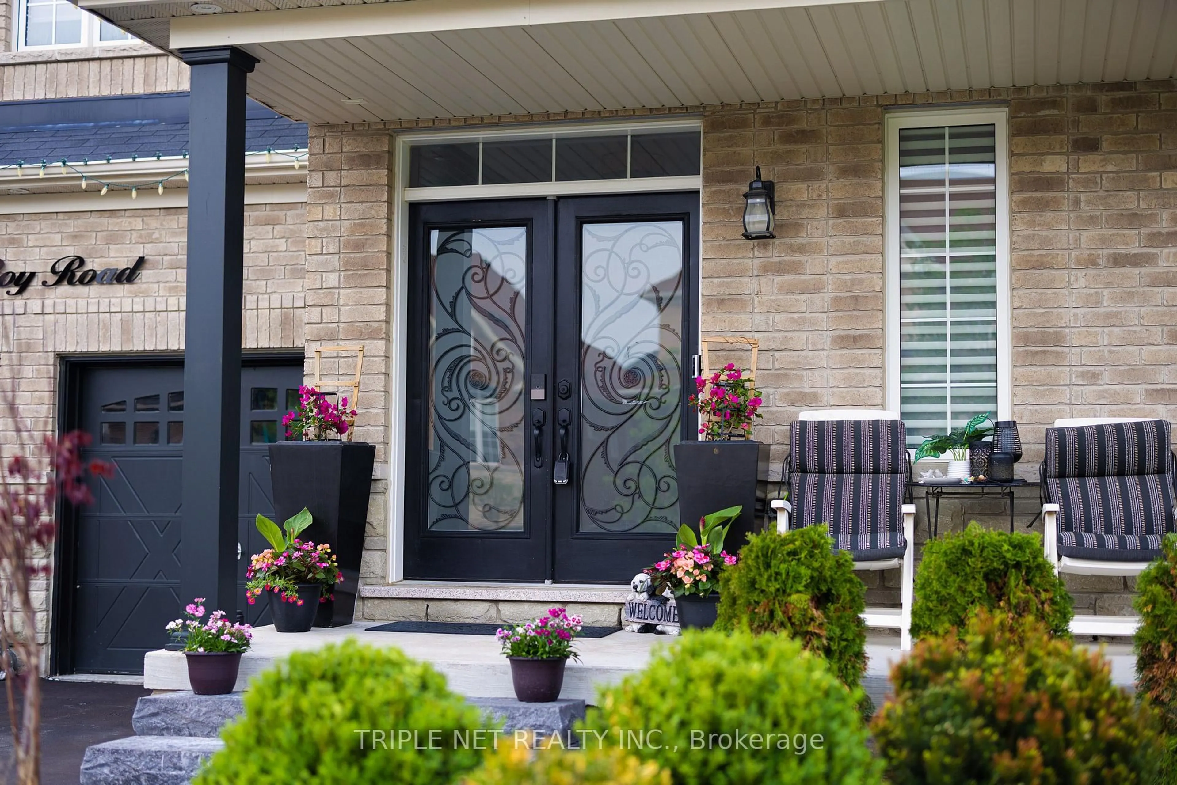 Indoor entryway for 16 Roy Rd, New Tecumseth Ontario L0G 1W0