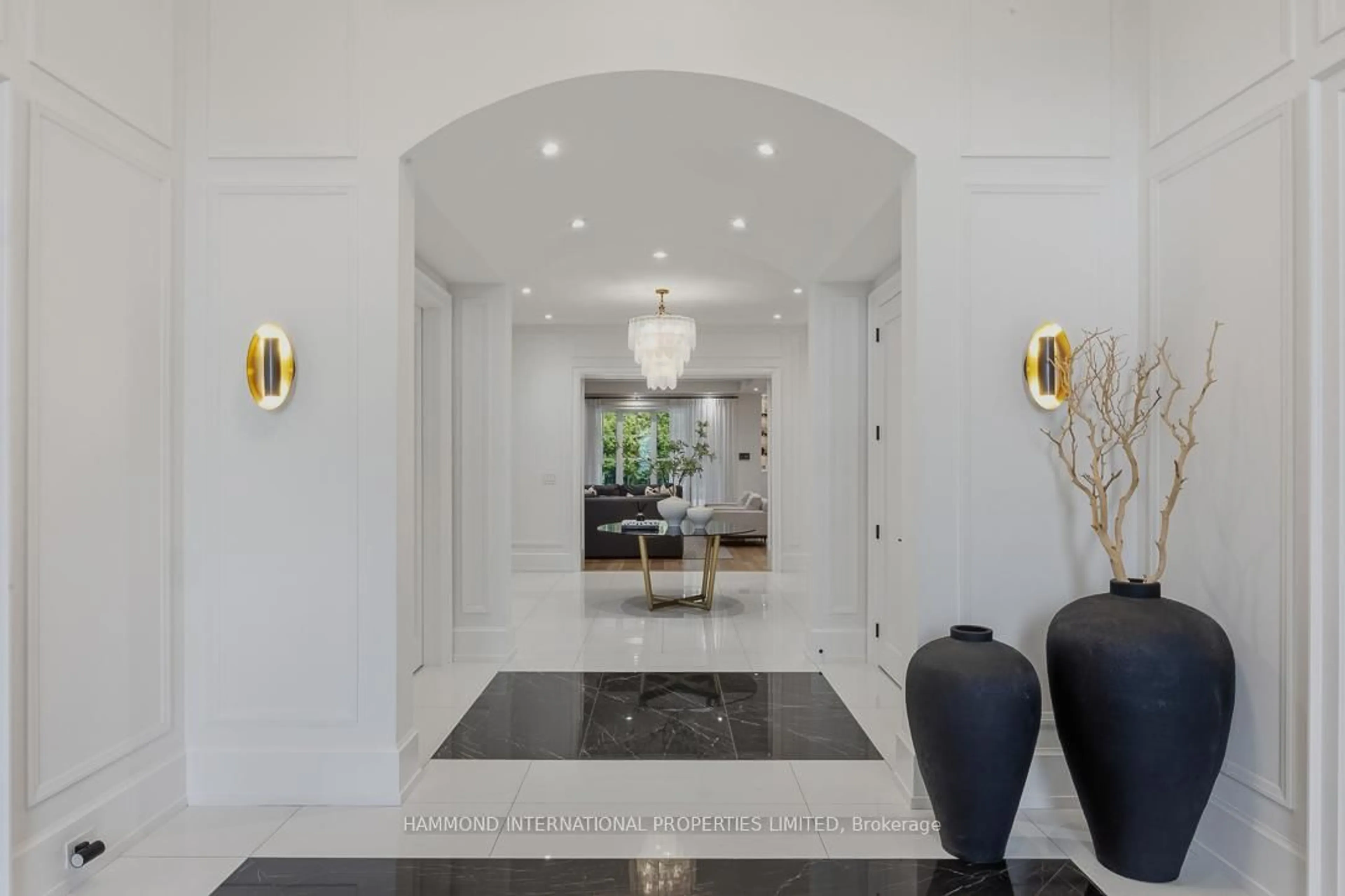 Indoor foyer for 44 Findlay Ave, King Ontario L7B 1E2