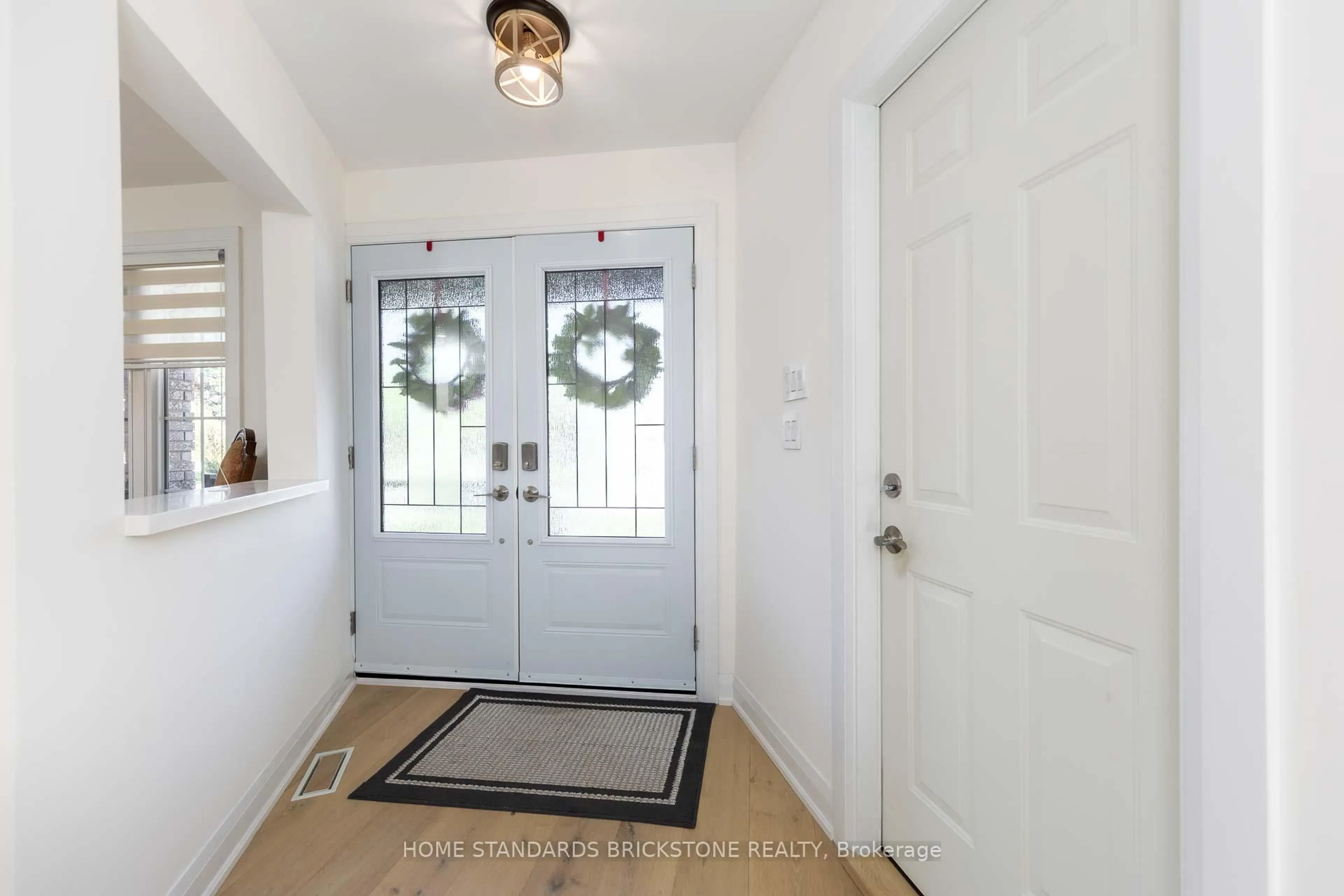 Indoor entryway for 139 Pinewood Dr, Vaughan Ontario L4J 5P7