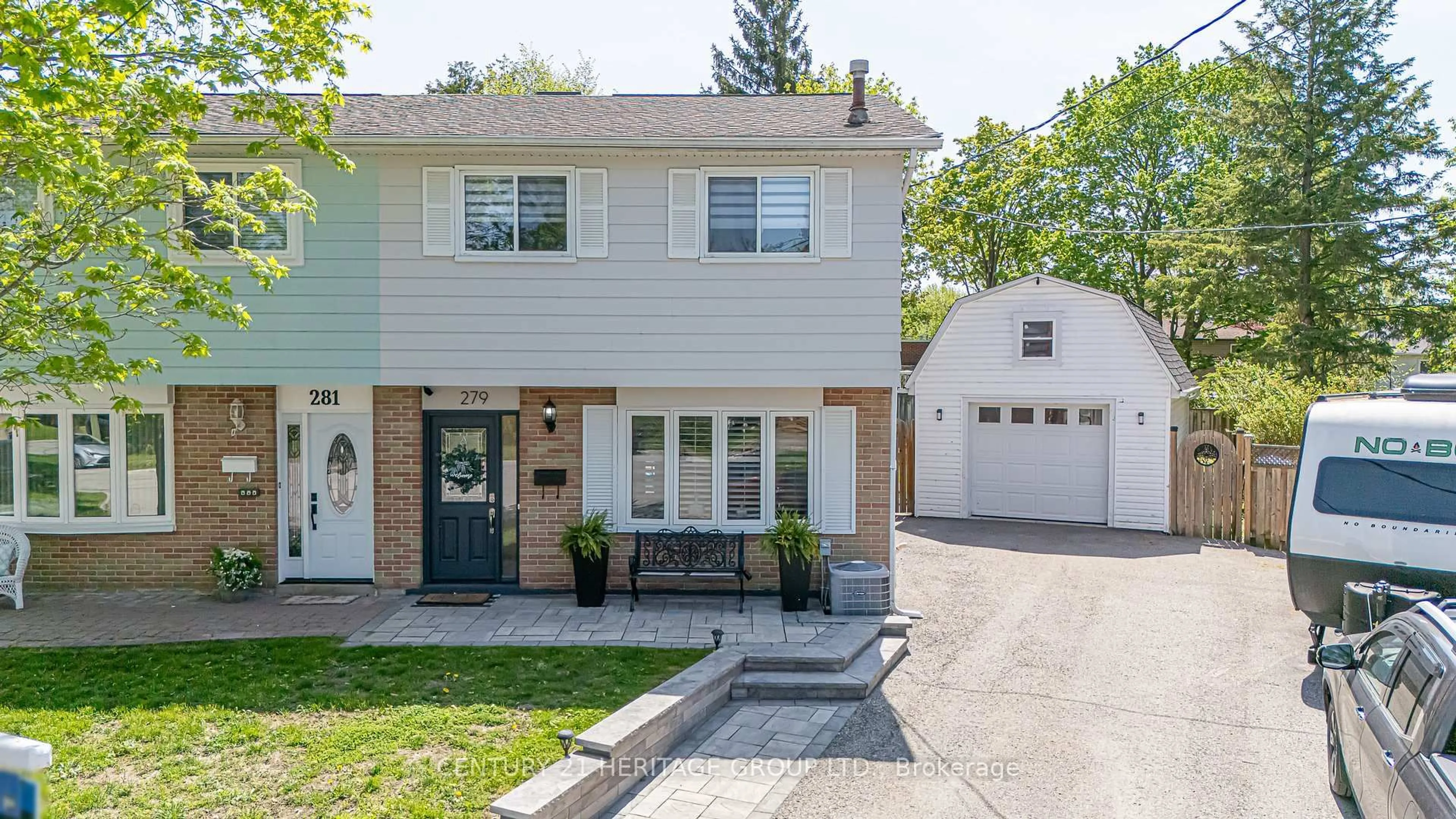Home with vinyl exterior material, street for 279 Rockway Crt, Newmarket Ontario L3Y 3M3