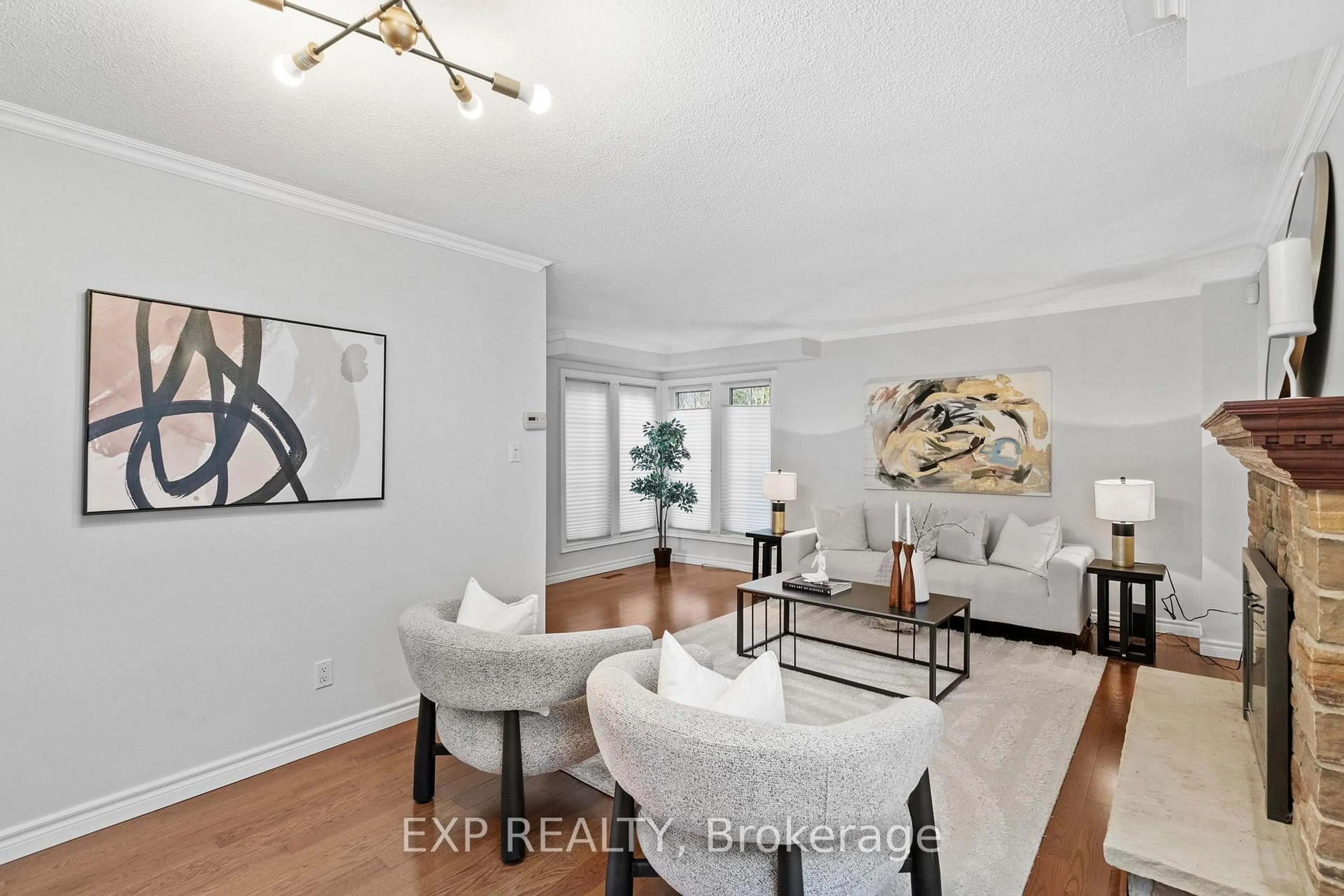 Living room with furniture, unknown for 24 Juniper Cres, Markham Ontario L3R 3Z7