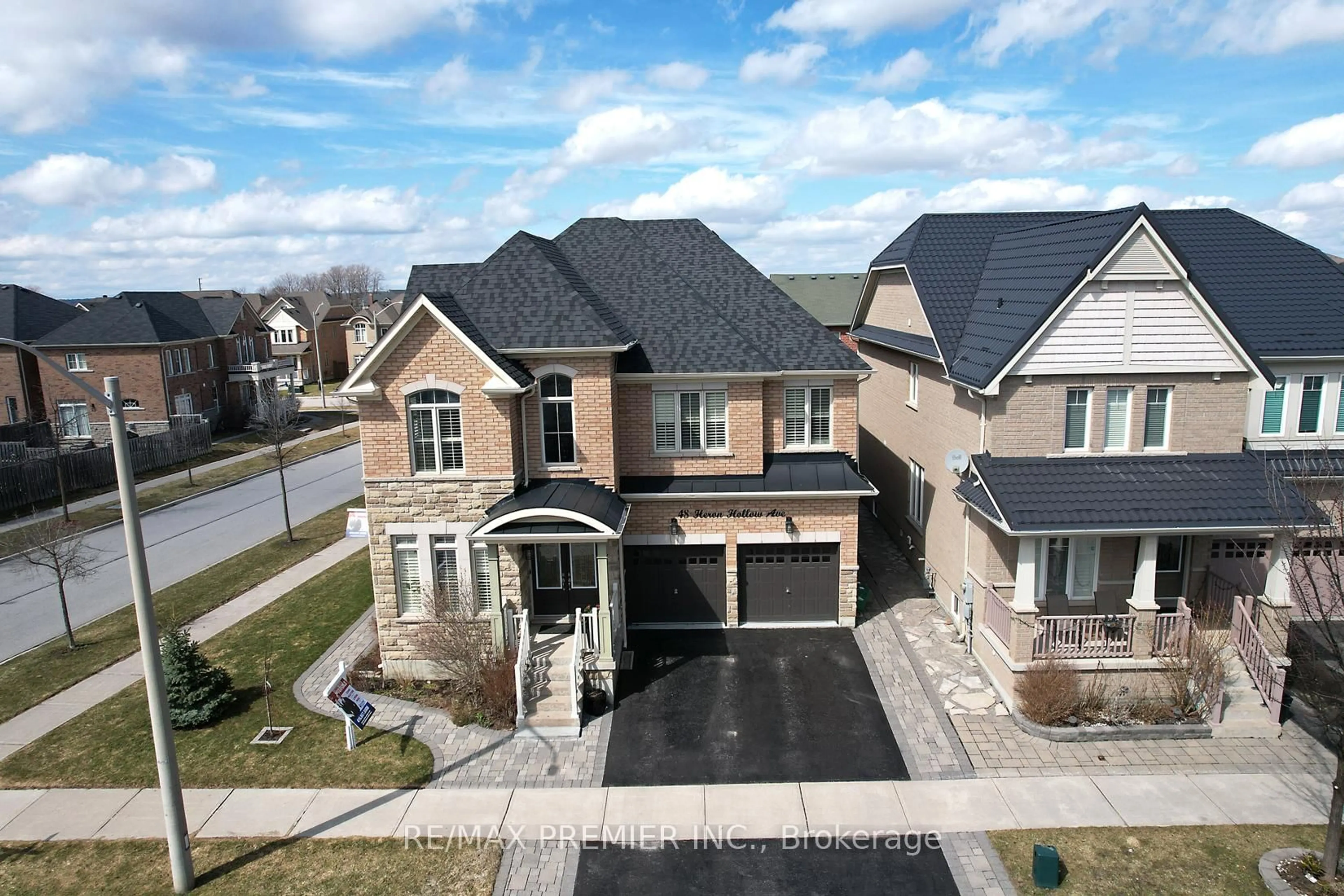 A pic from outside/outdoor area/front of a property/back of a property/a pic from drone, street for 48 Heron Hollow Ave, Richmond Hill Ontario L4E 0G9