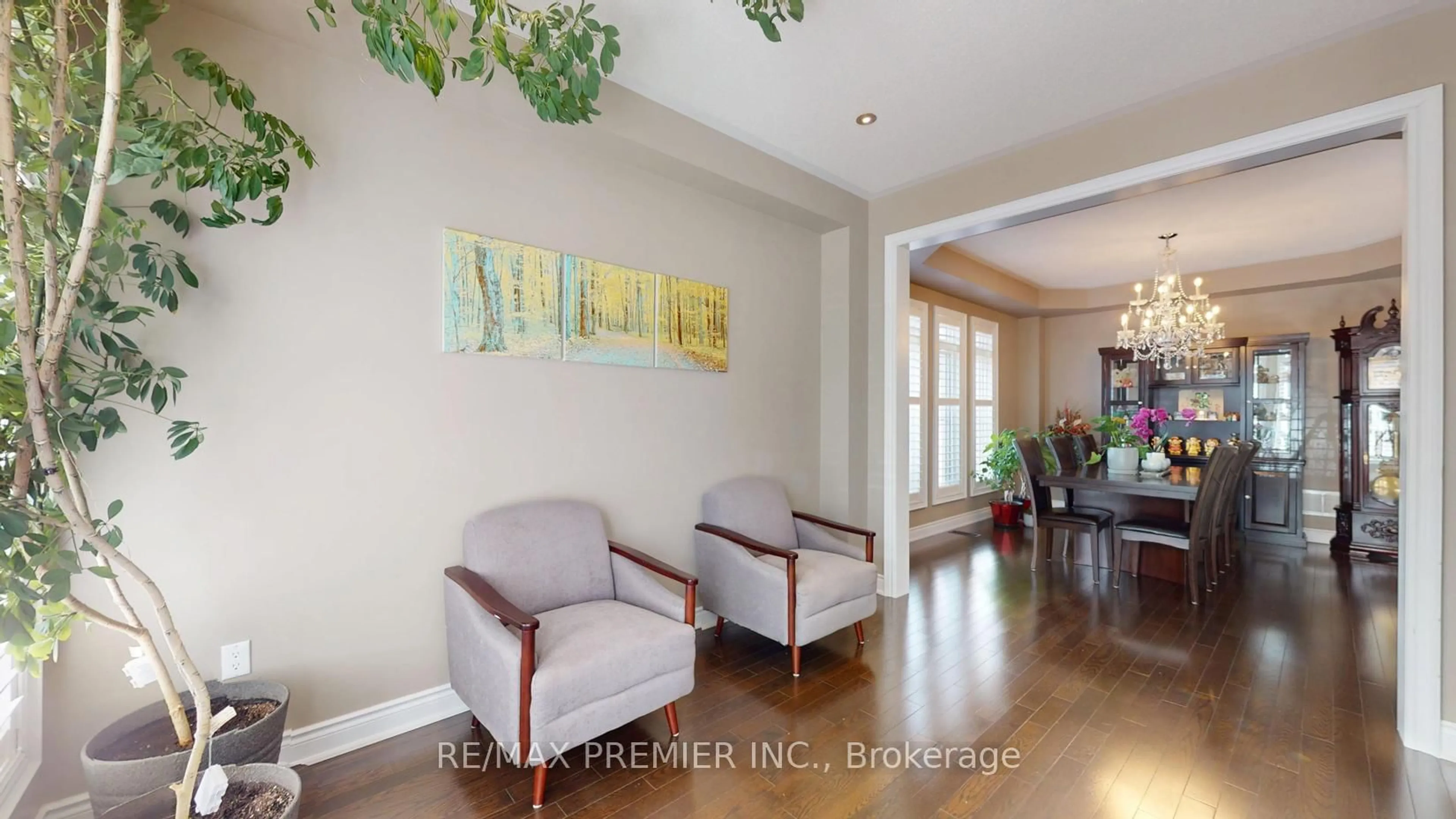 Indoor foyer for 48 Heron Hollow Ave, Richmond Hill Ontario L4E 0G9