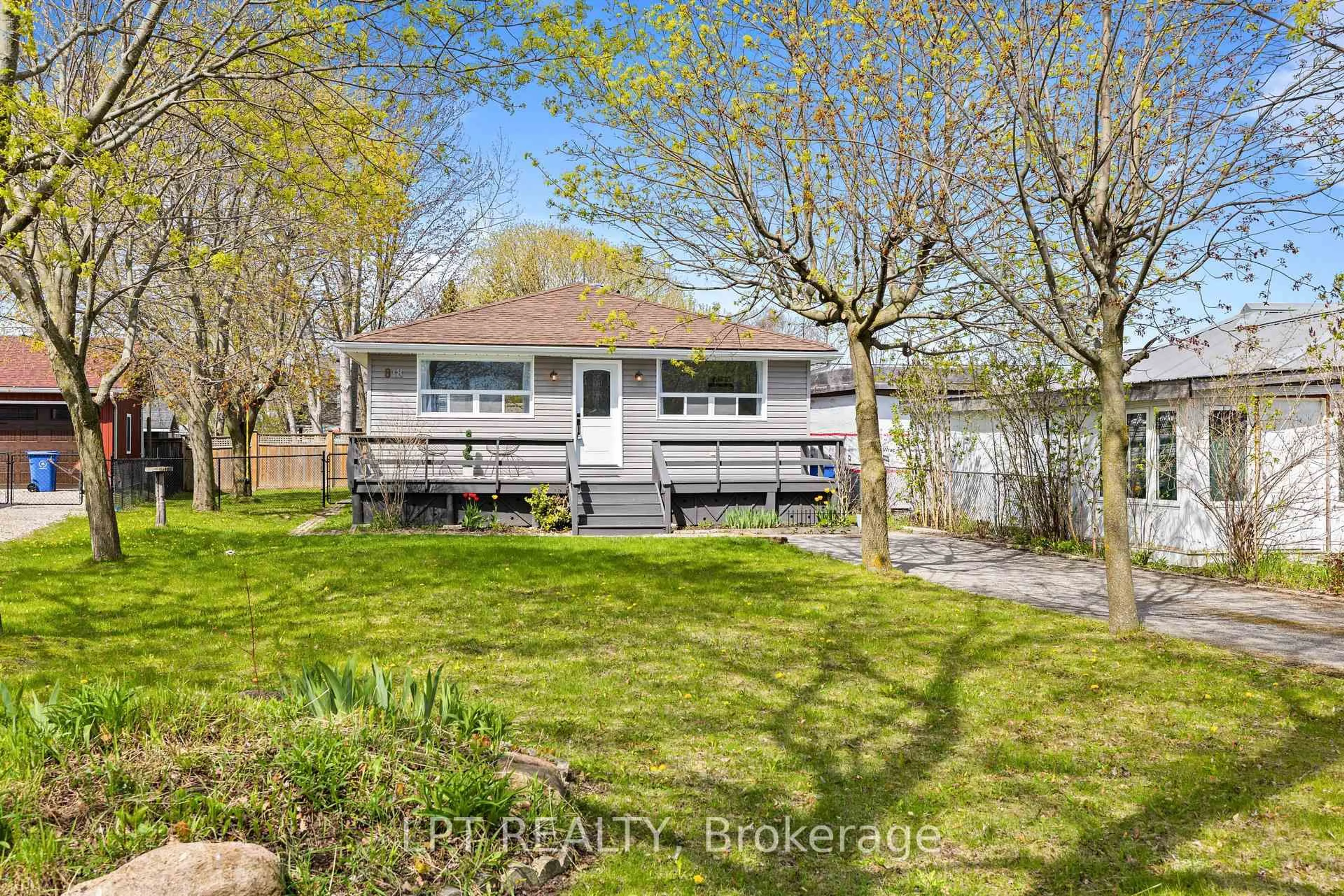 A pic from outside/outdoor area/front of a property/back of a property/a pic from drone, water/lake/river/ocean view for 818 Poplar Ave, Georgina Ontario L4P 3E9