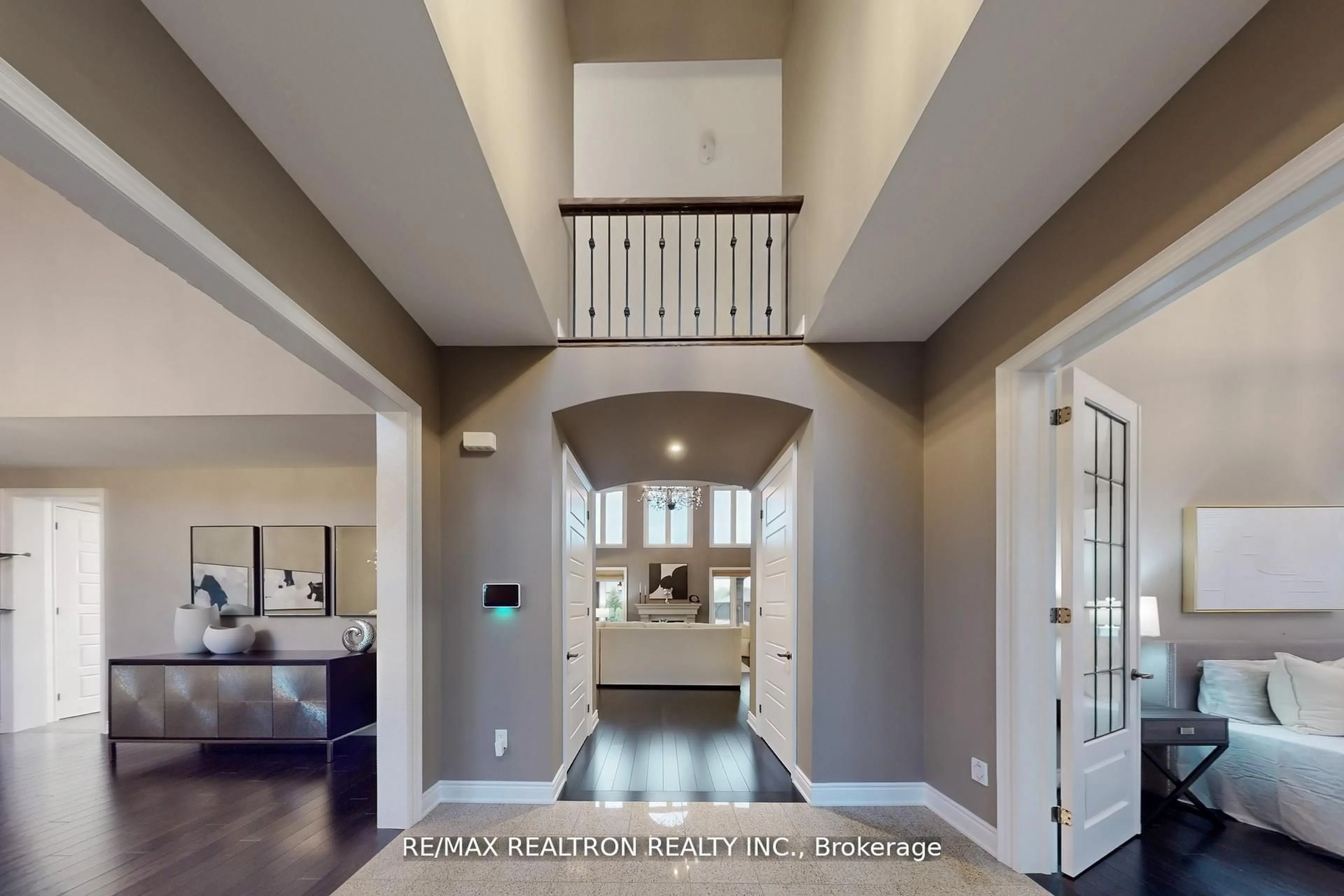 Indoor entryway for 15 Pine Vista Ave, Whitchurch-Stouffville Ontario L4A 1R9