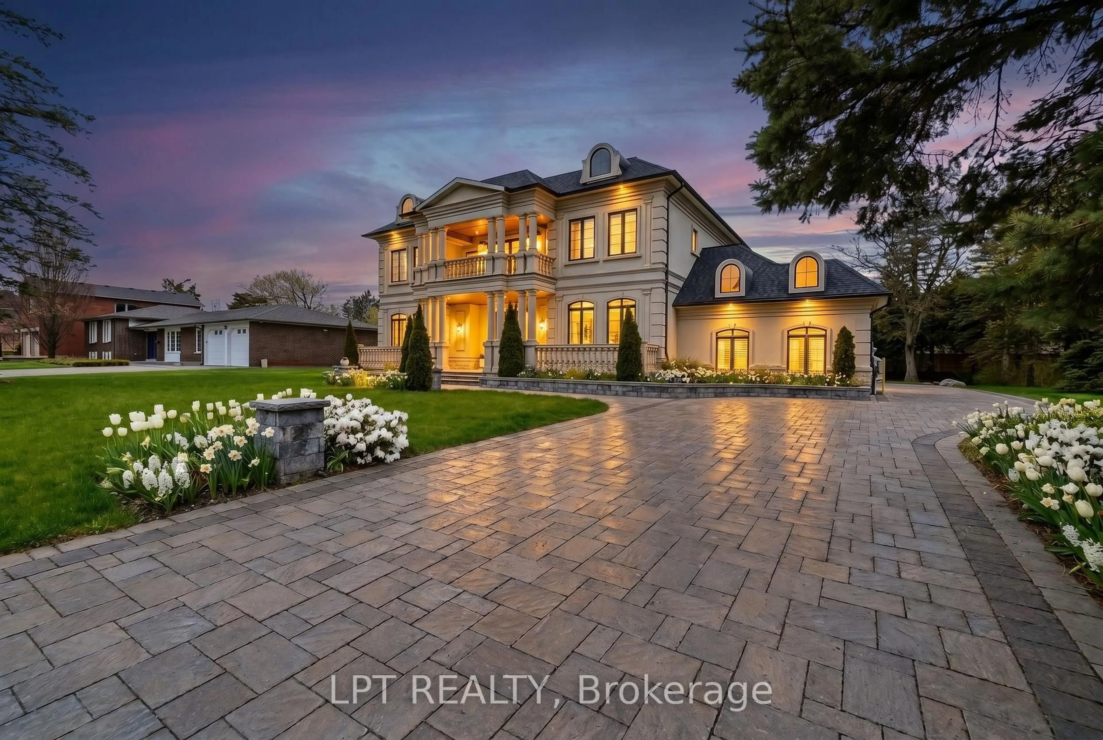 Unknown for 256 Patricia Dr, King Ontario L7B 1H3