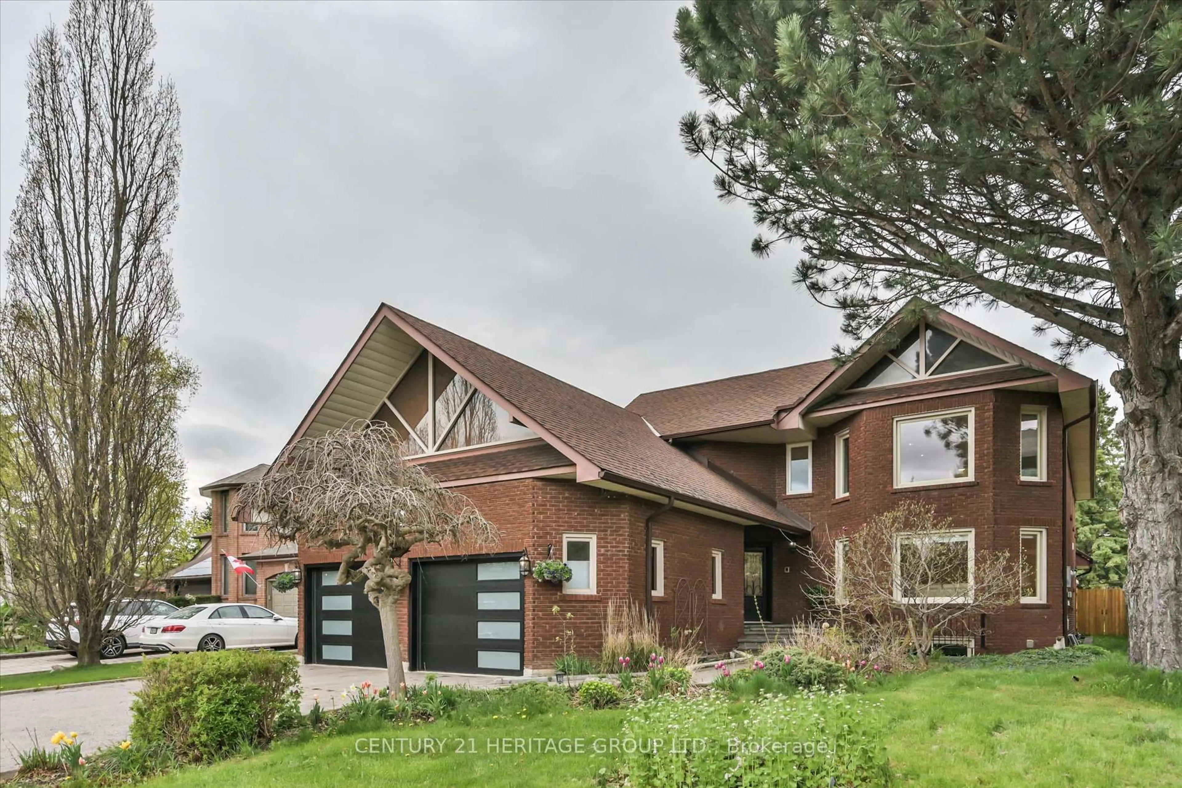 Home with brick exterior material, unknown for 22 Tannery Crt, Richmond Hill Ontario L4C 7V4