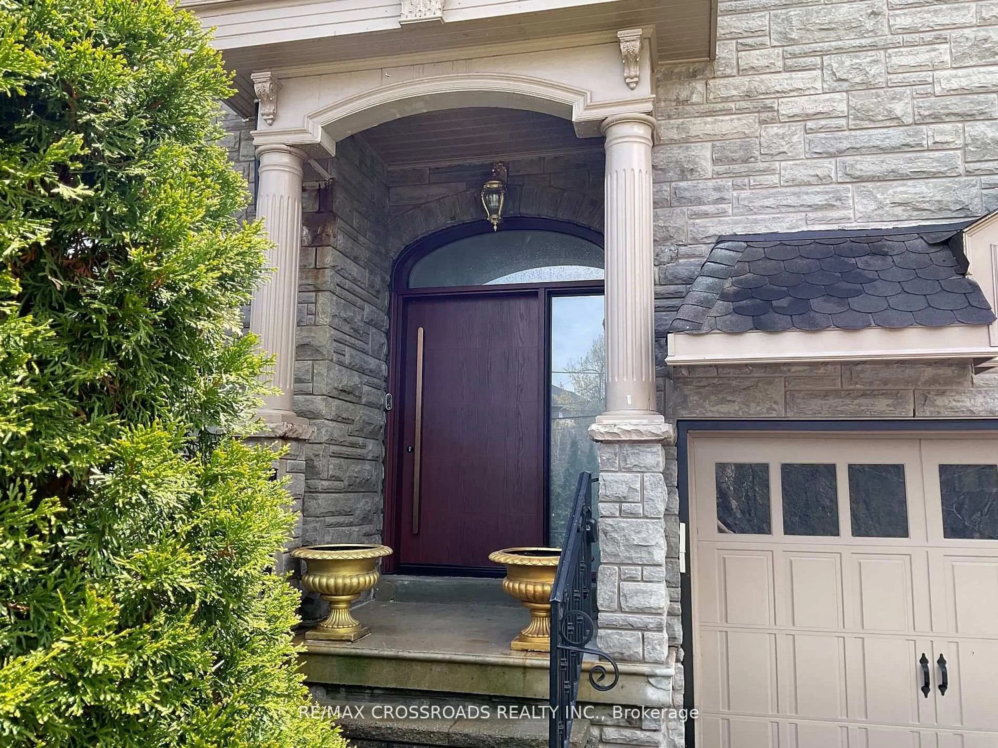 Indoor entryway for 129 Lakeland Cres, Richmond Hill Ontario L4E 3A1