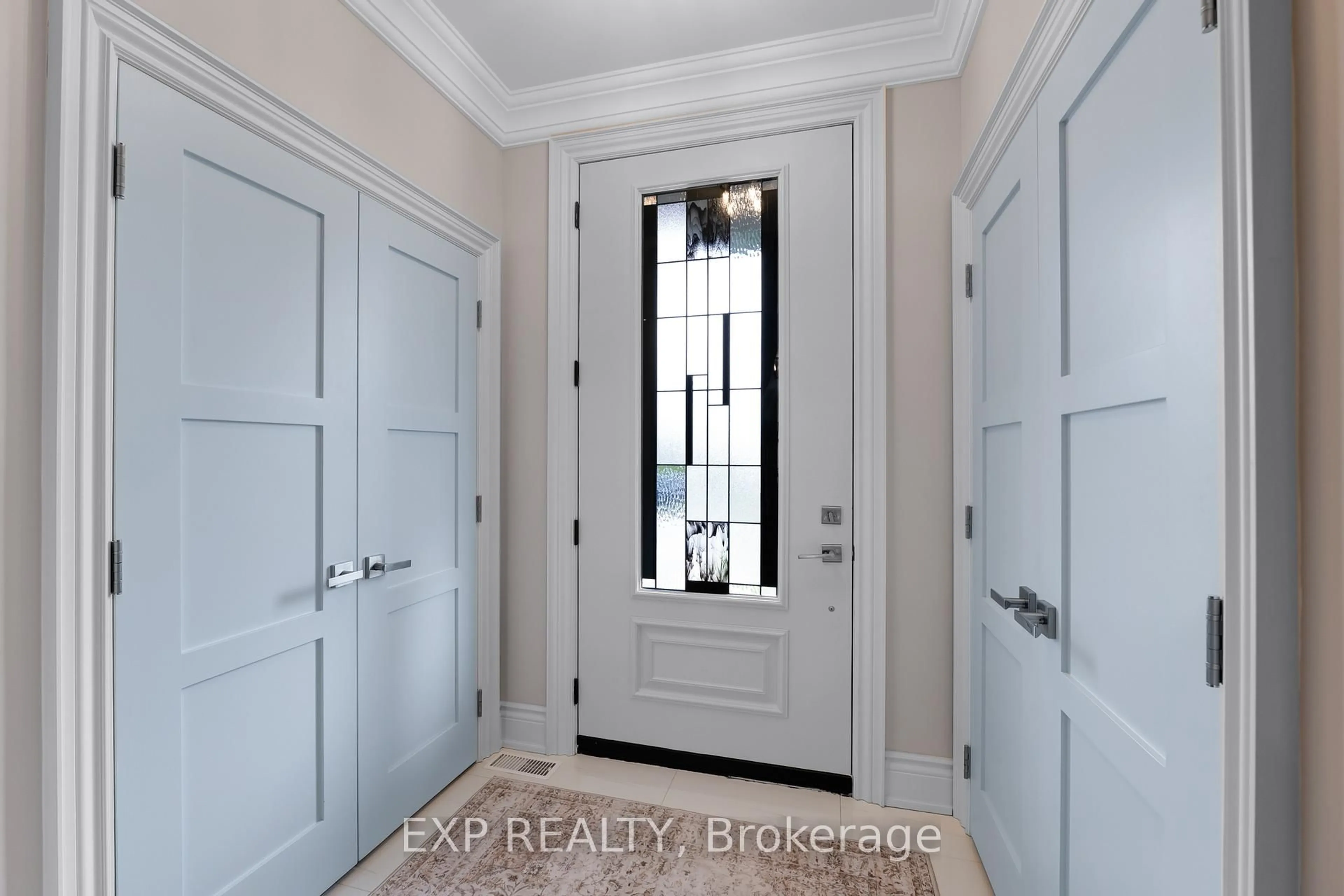 Indoor entryway for 18 Gosling Rd, Vaughan Ontario L6A 1E2