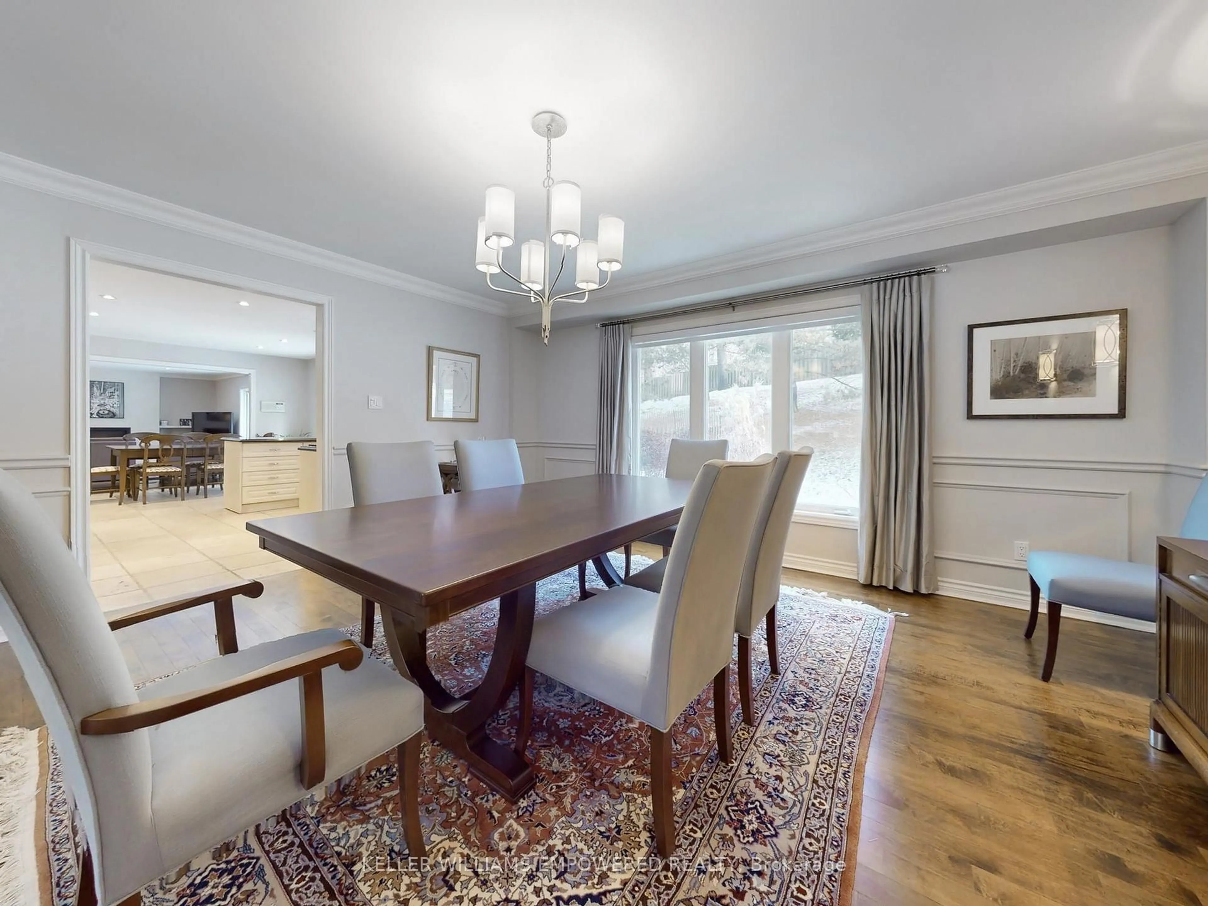 Dining room, wood/laminate floor for 544 Woodland Acres Cres, Vaughan Ontario L6A 1G2