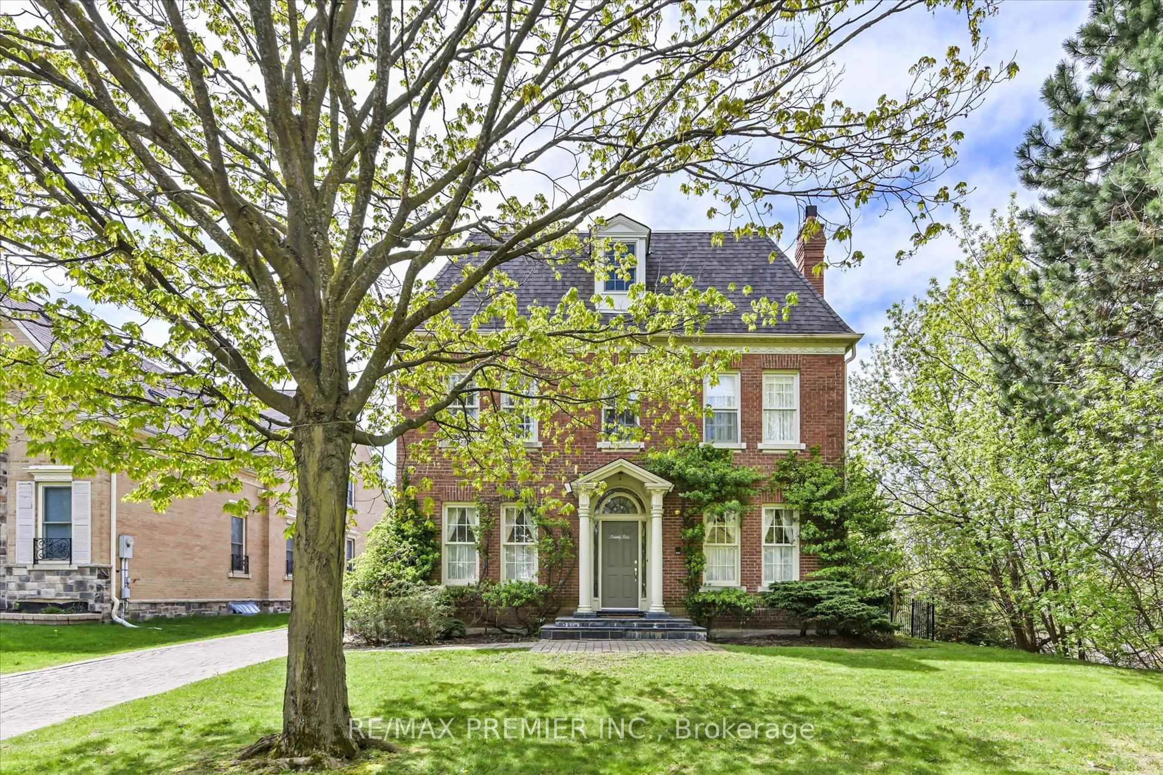 Home with brick exterior material, street for 25 Highgrove Cres, Richmond Hill Ontario L4C 7W9