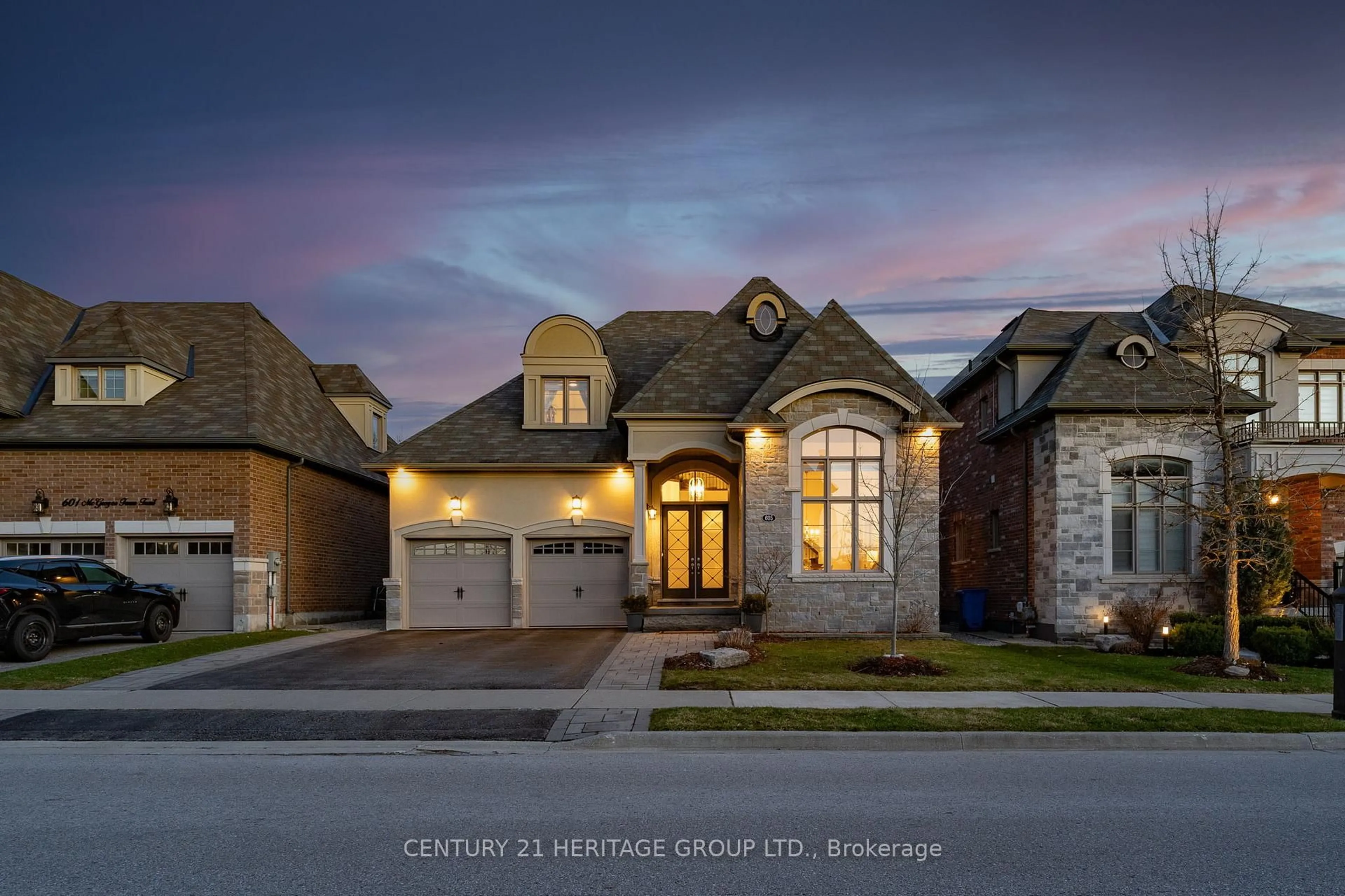 Home with brick exterior material, street for 605 McGregor Farm Tr, Newmarket Ontario L3X 0H6