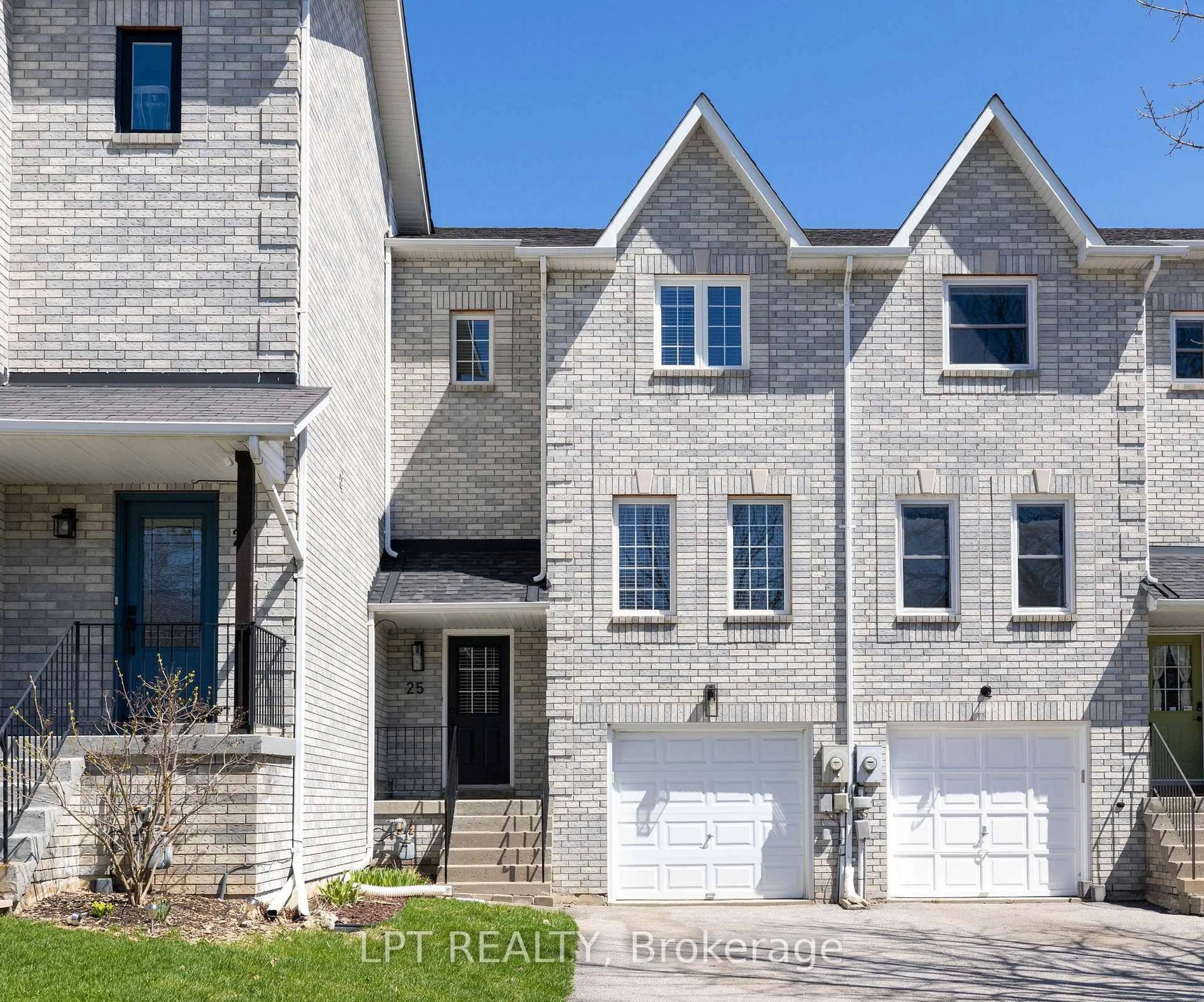 Home with brick exterior material, street for 25 Hattie Crt, Georgina Ontario L4P 3Z7