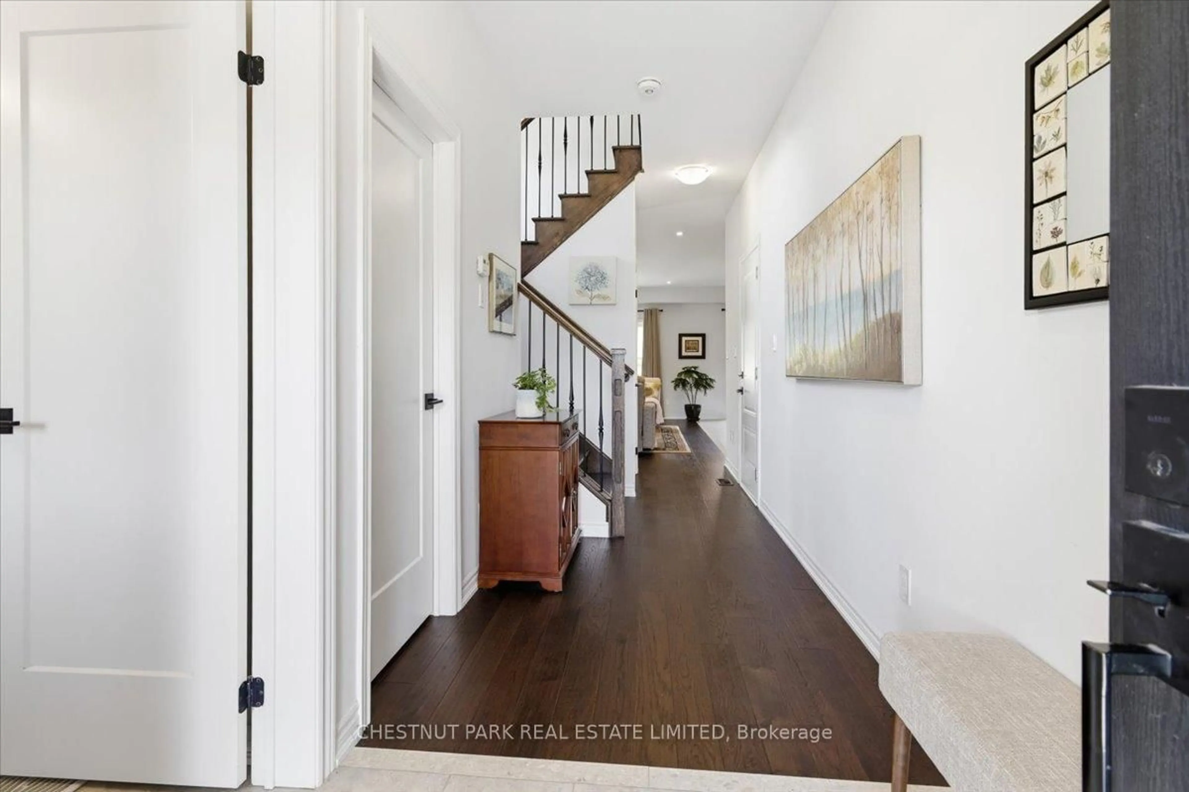 Indoor entryway for 21 Harry Thornton Lane, Uxbridge Ontario L9P 0E9